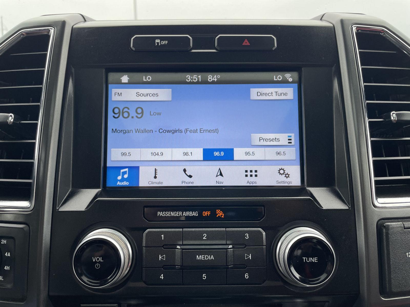 Vehicle photo 26