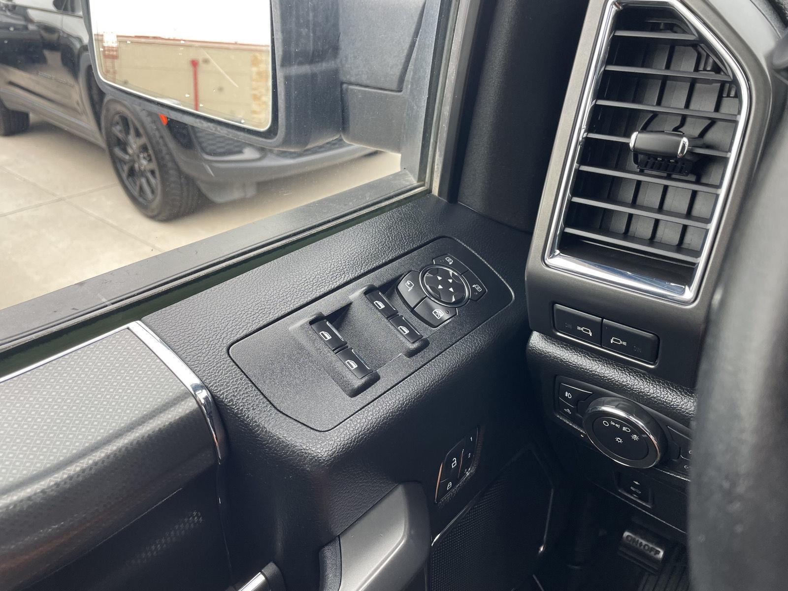 Vehicle photo 33