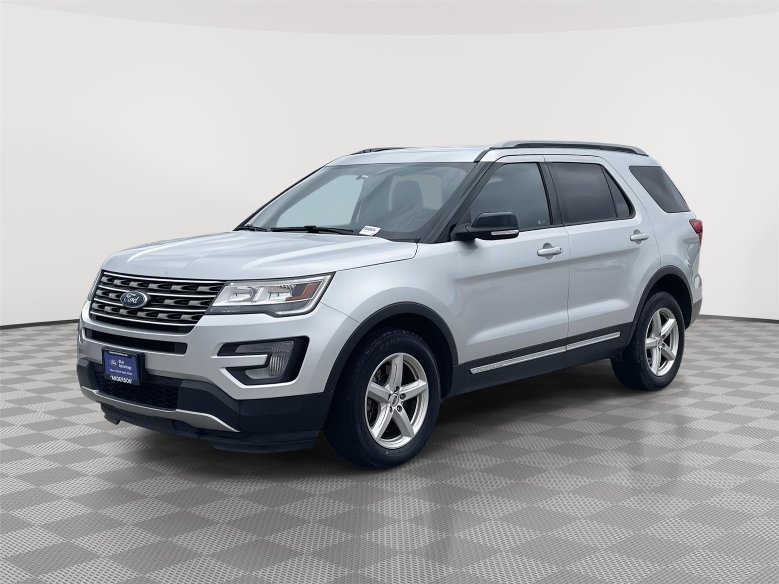  2017 Ford Explorer XLT AWD   
