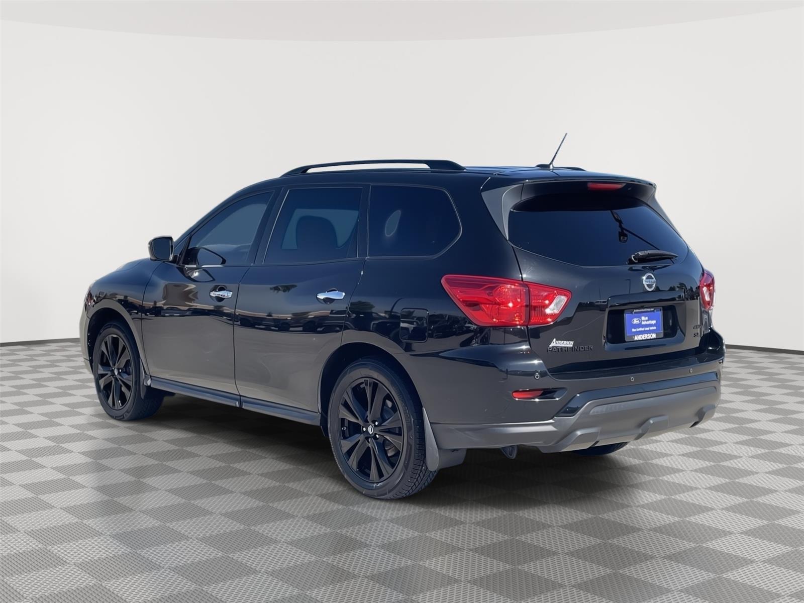 Vehicle photo 9