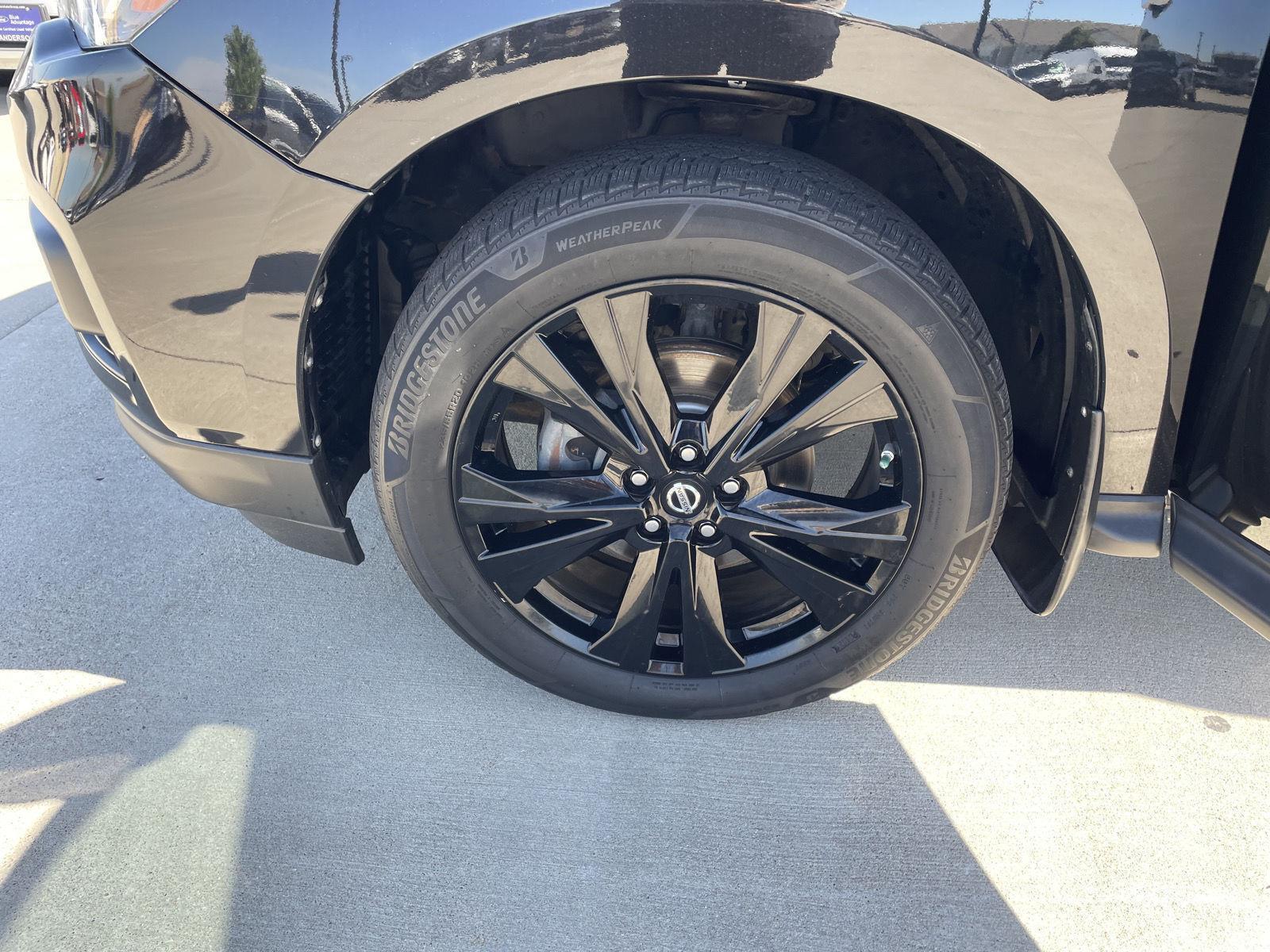 Vehicle photo 10