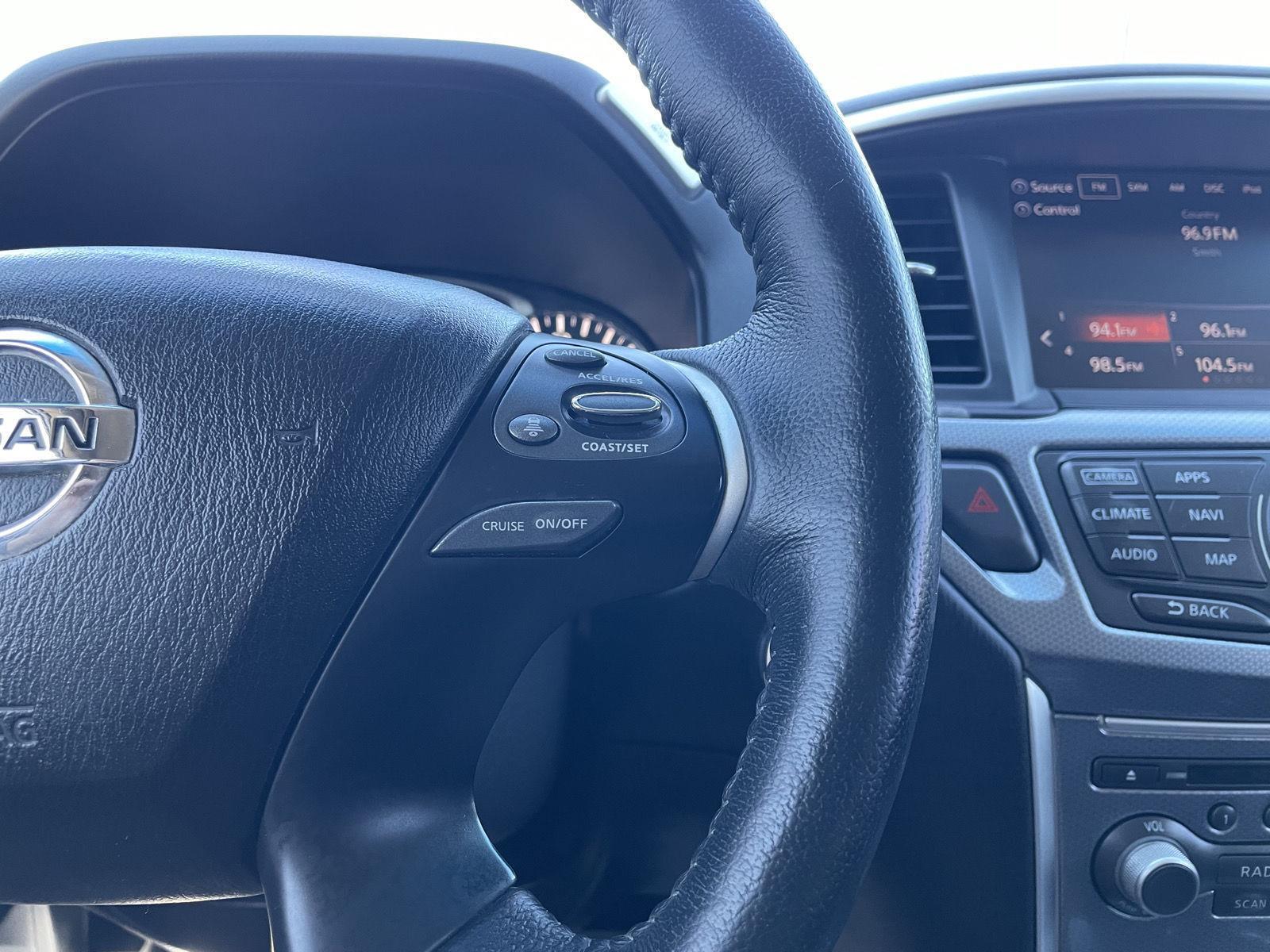 Vehicle photo 13