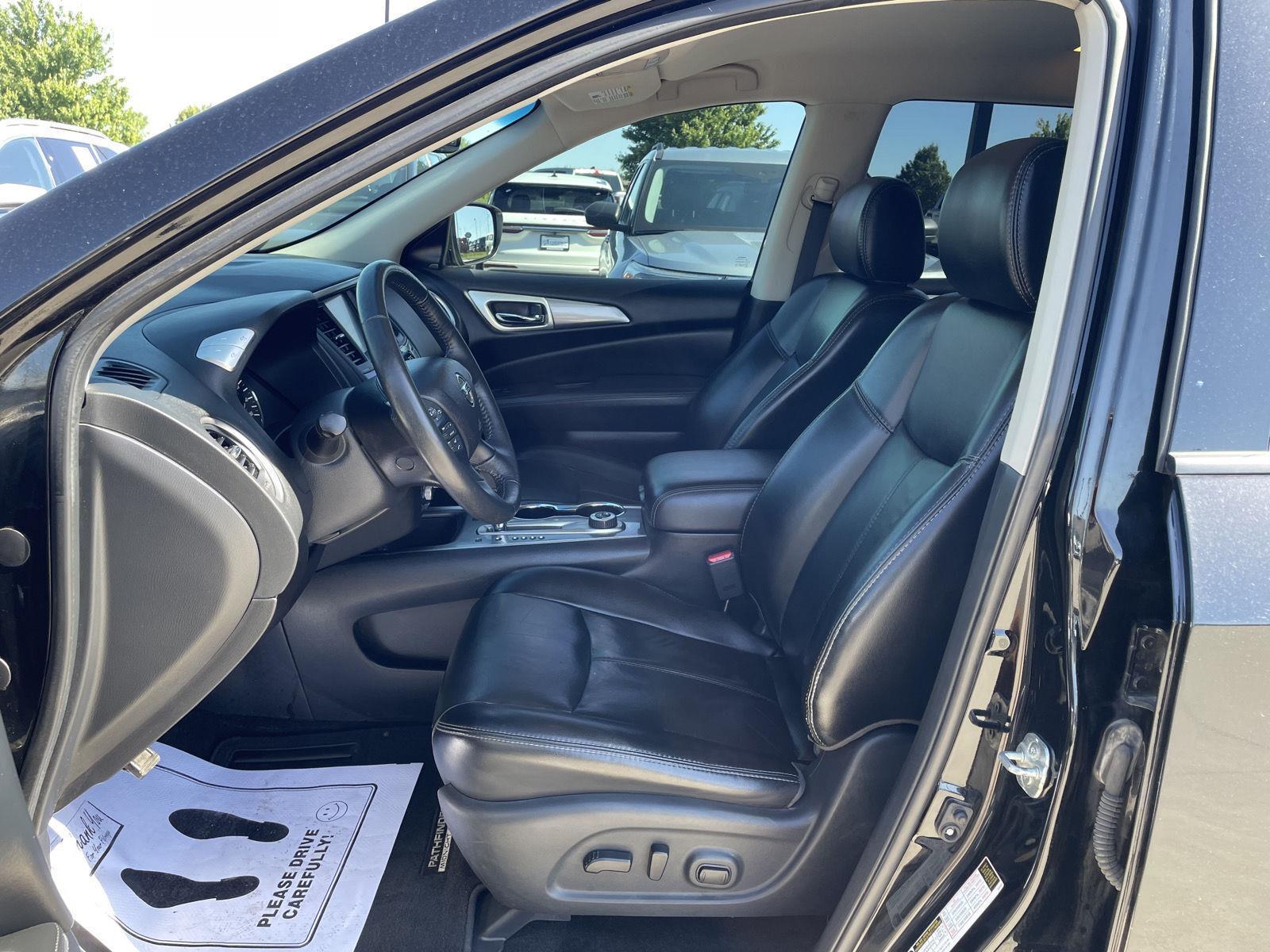 Vehicle photo 16