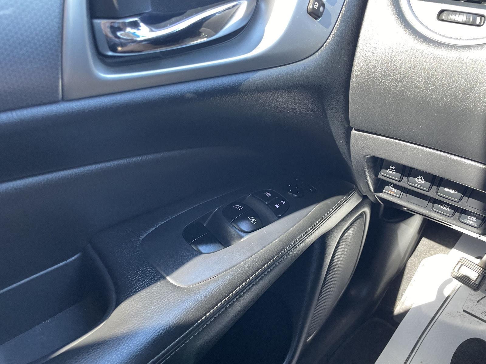 Vehicle photo 32
