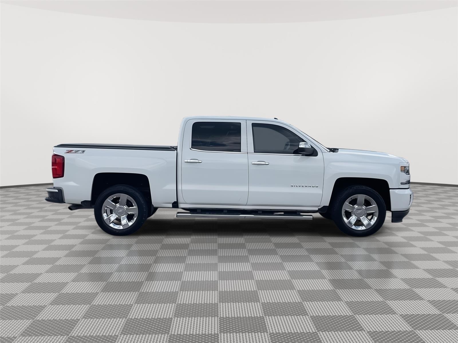 Vehicle photo 6