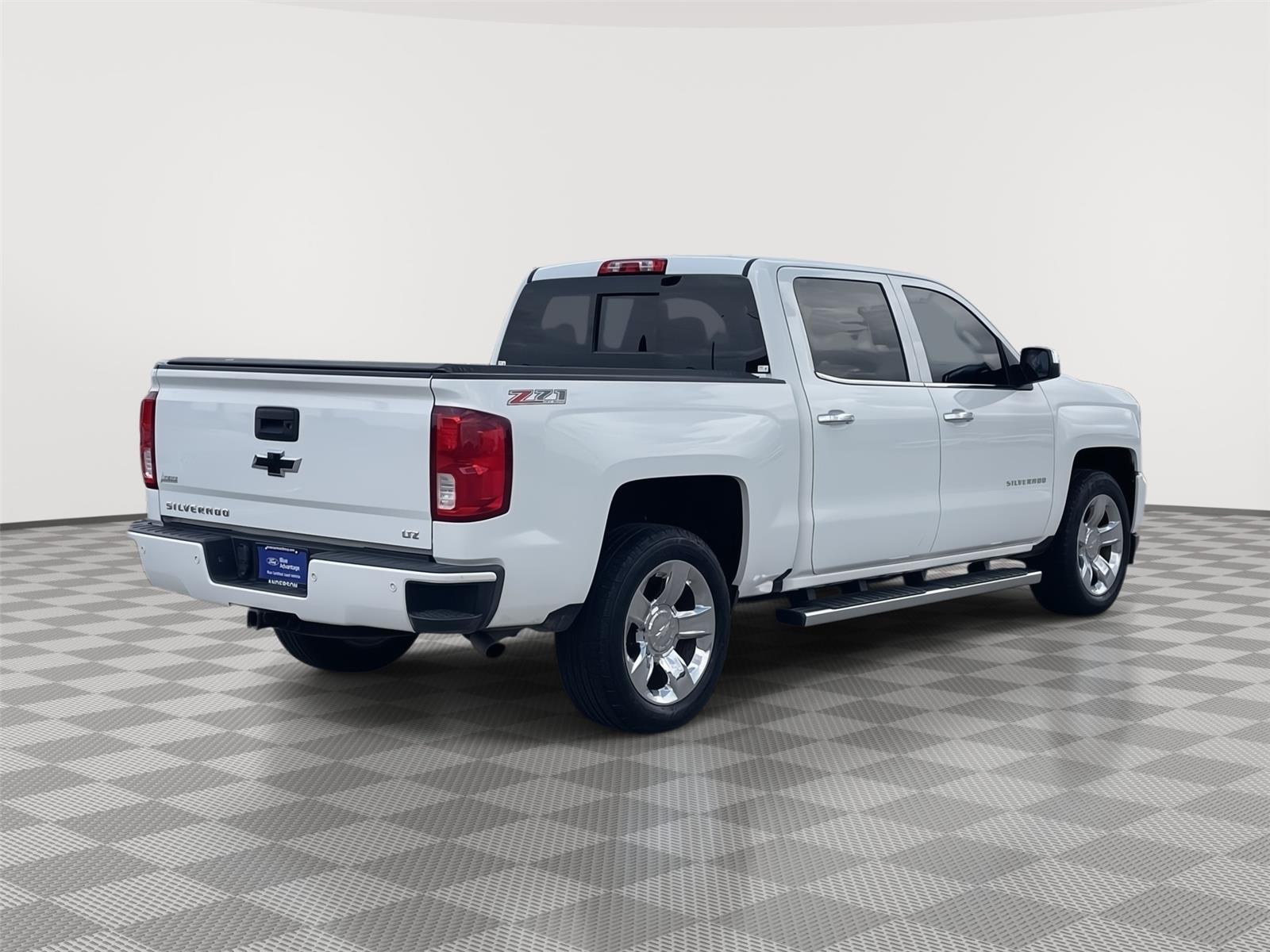 Vehicle photo 7