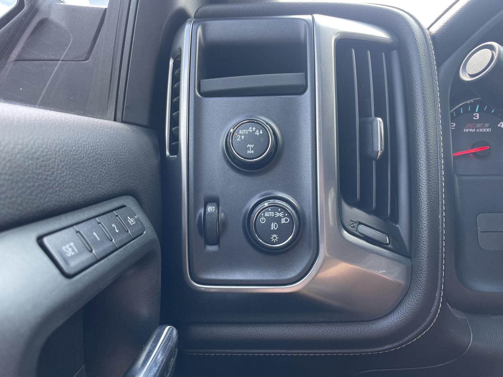 Vehicle photo 15