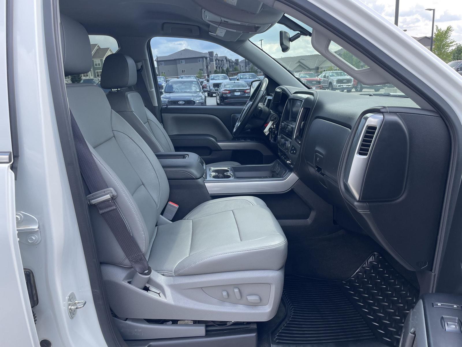 Vehicle photo 18
