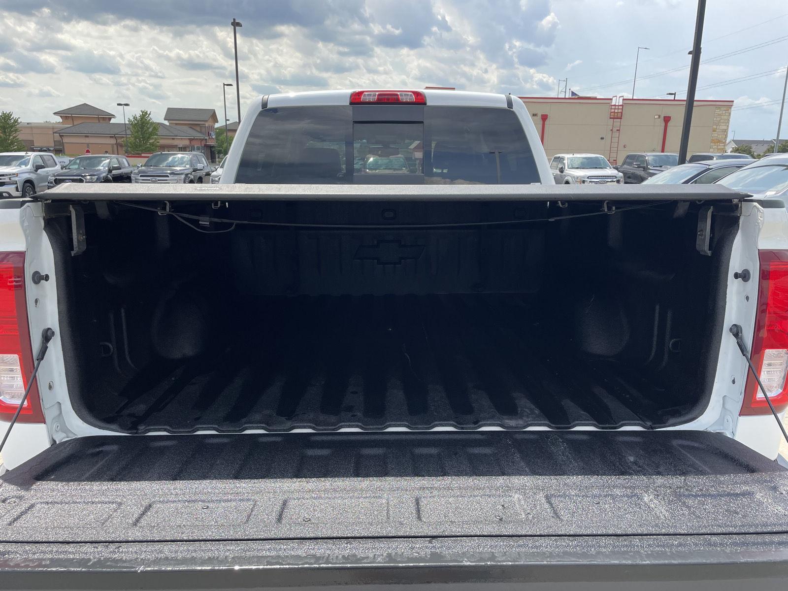 Vehicle photo 37