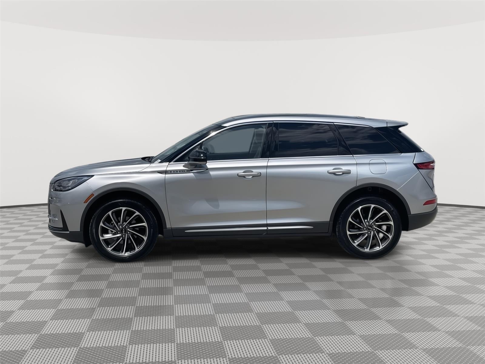Vehicle photo 2