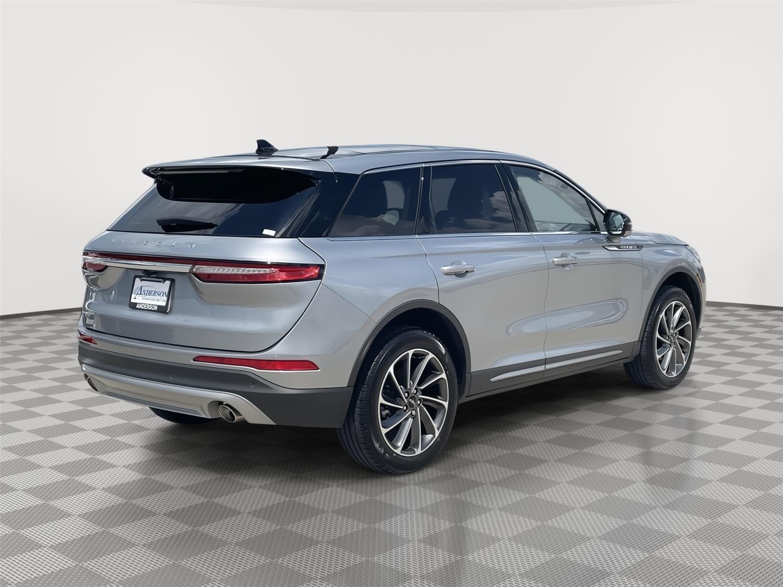 Vehicle photo 7