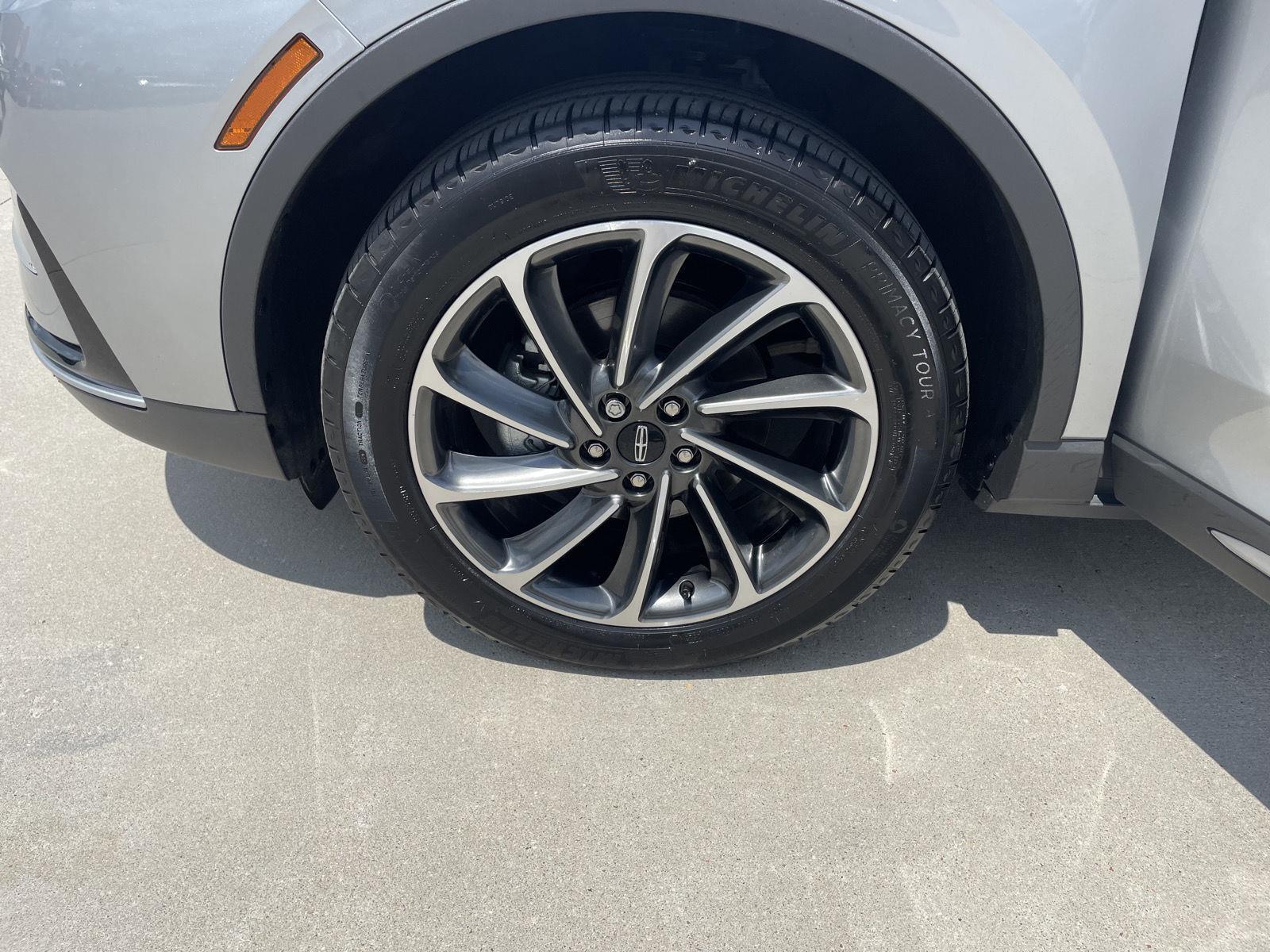 Vehicle photo 10