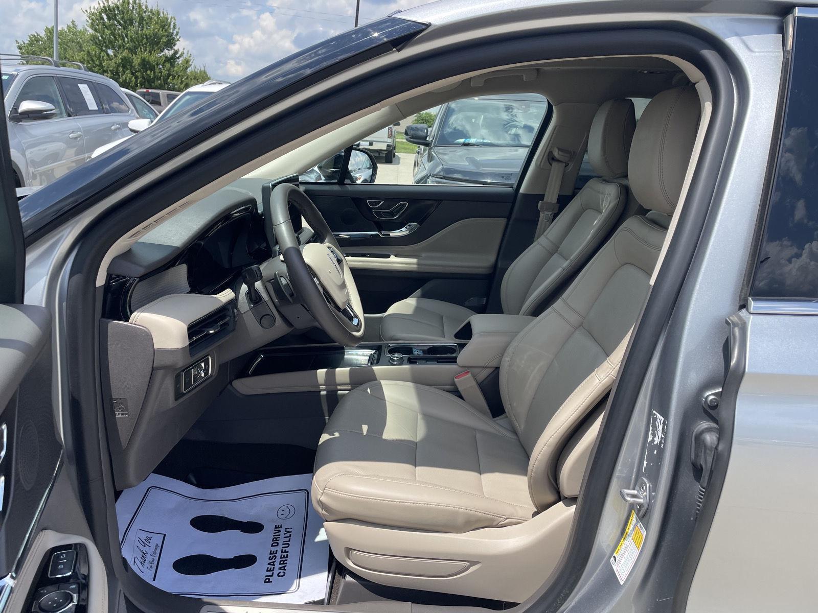 Vehicle photo 17