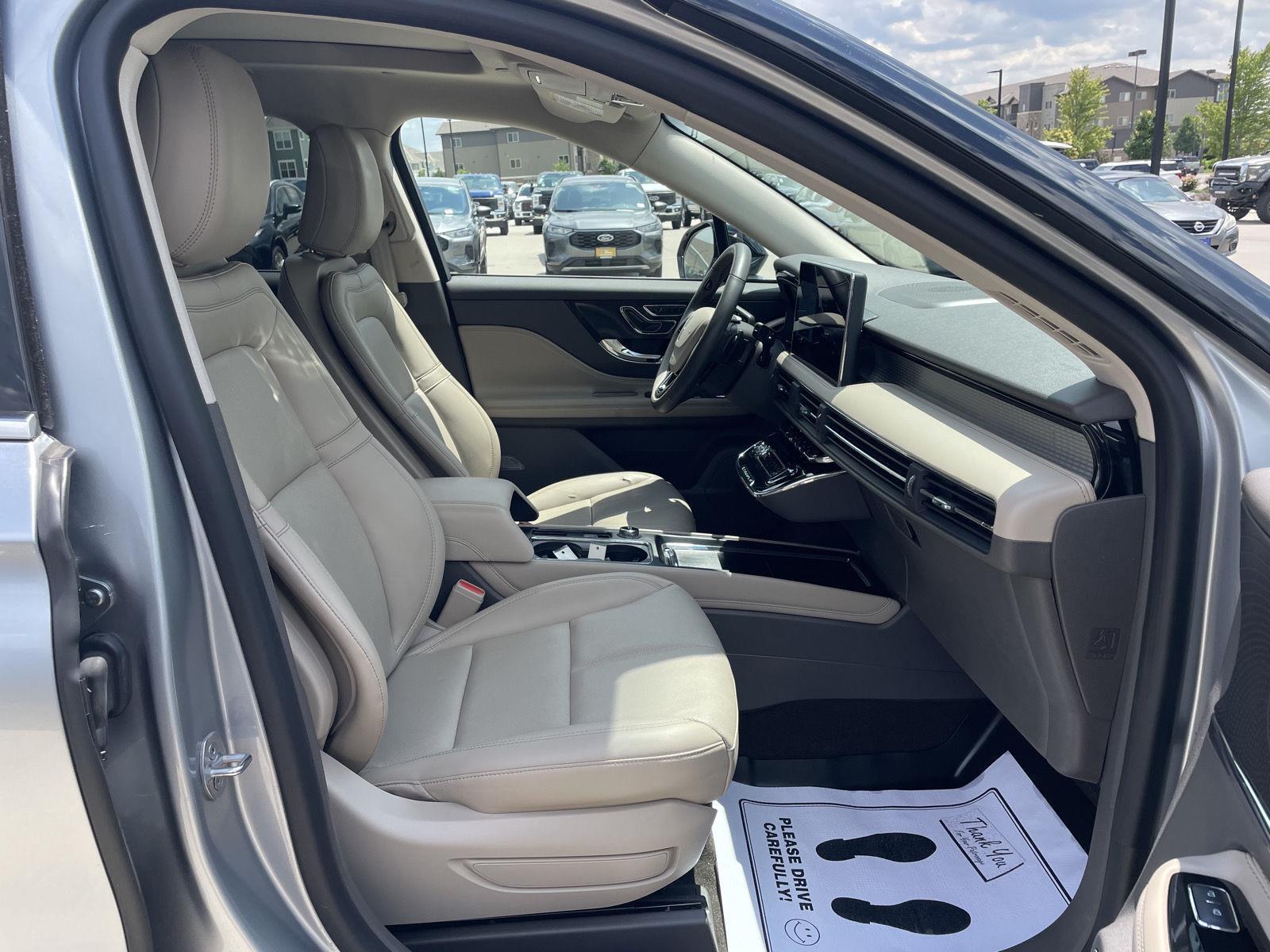 Vehicle photo 19