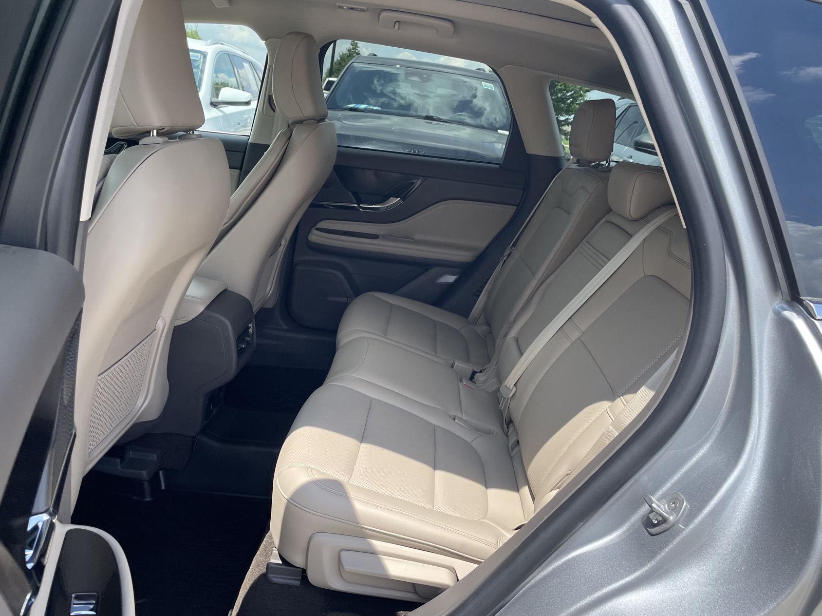 Vehicle photo 20
