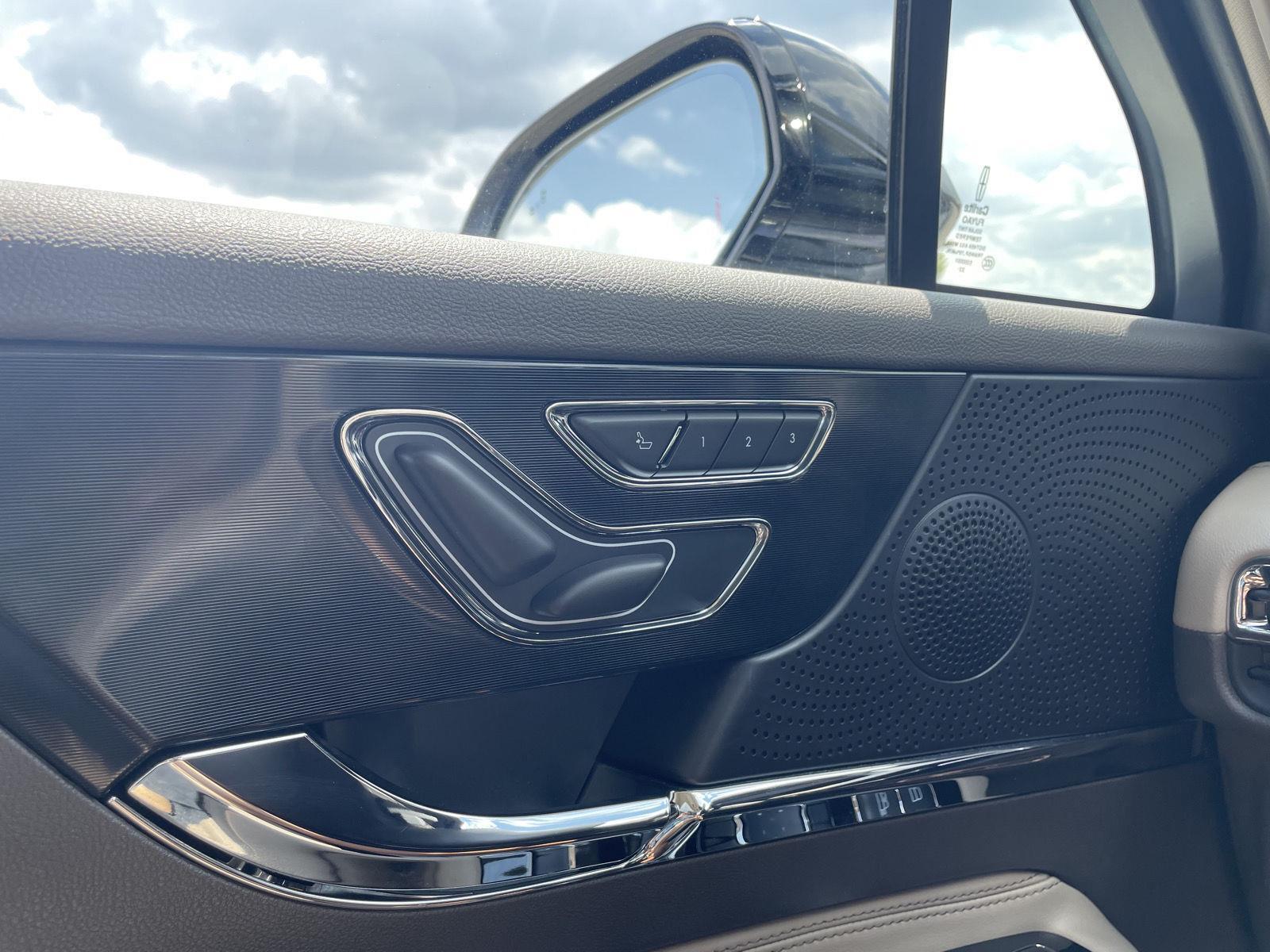 Vehicle photo 31