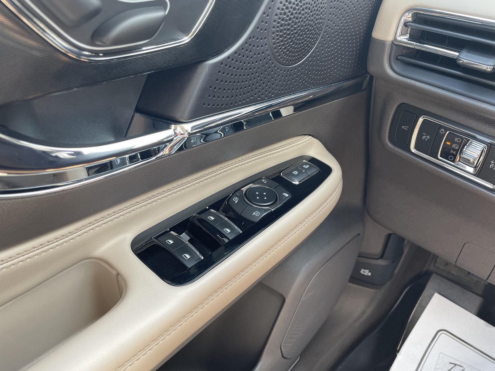 Vehicle photo 32