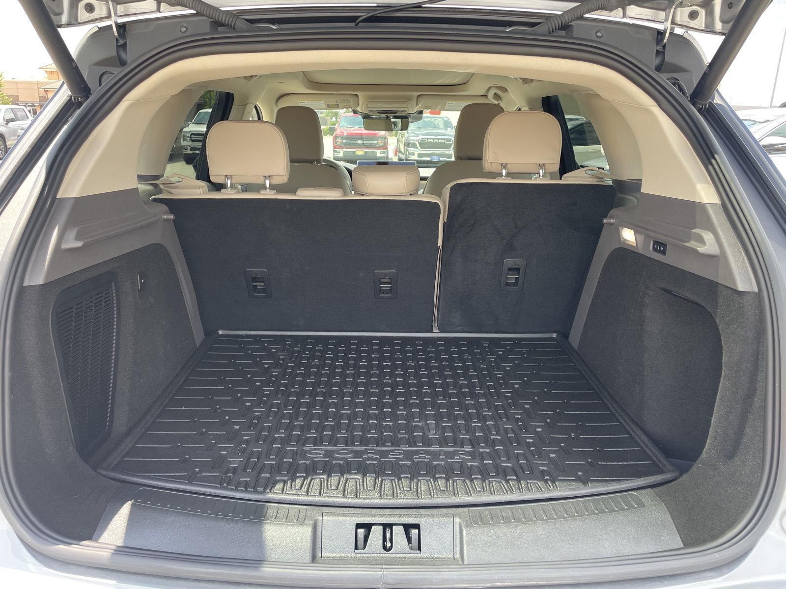 Vehicle photo 36