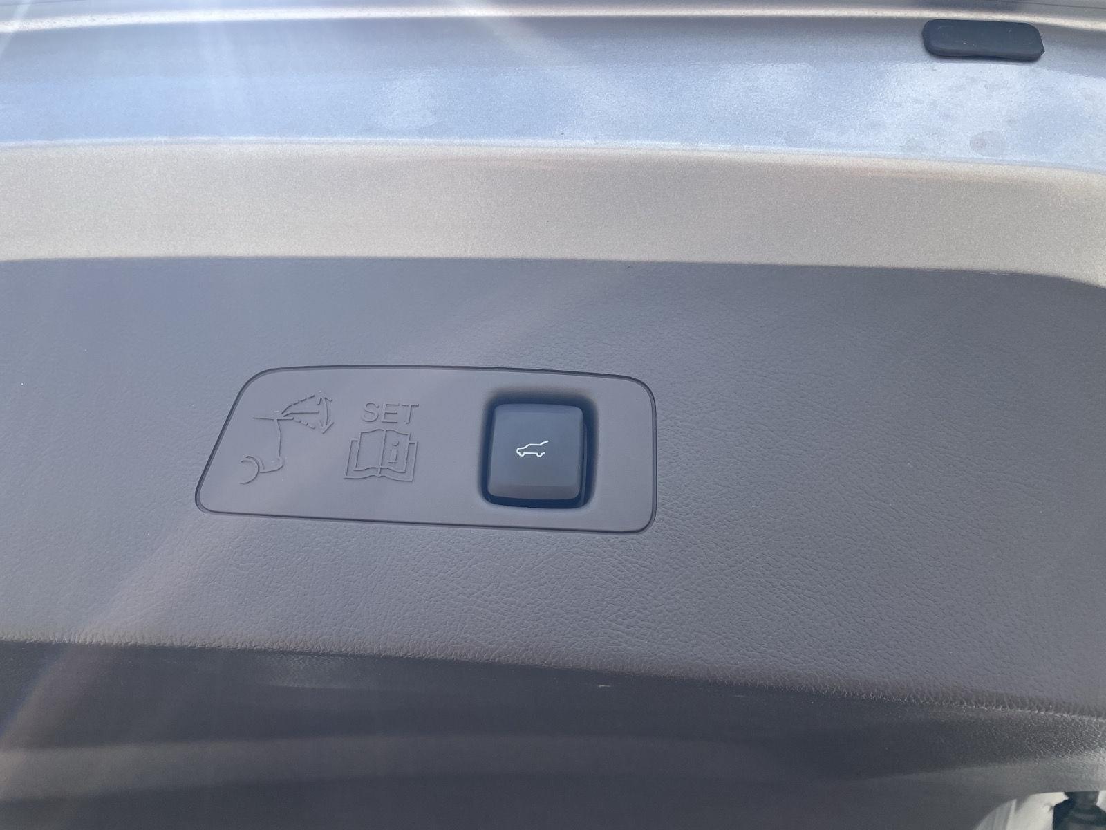 Vehicle photo 37