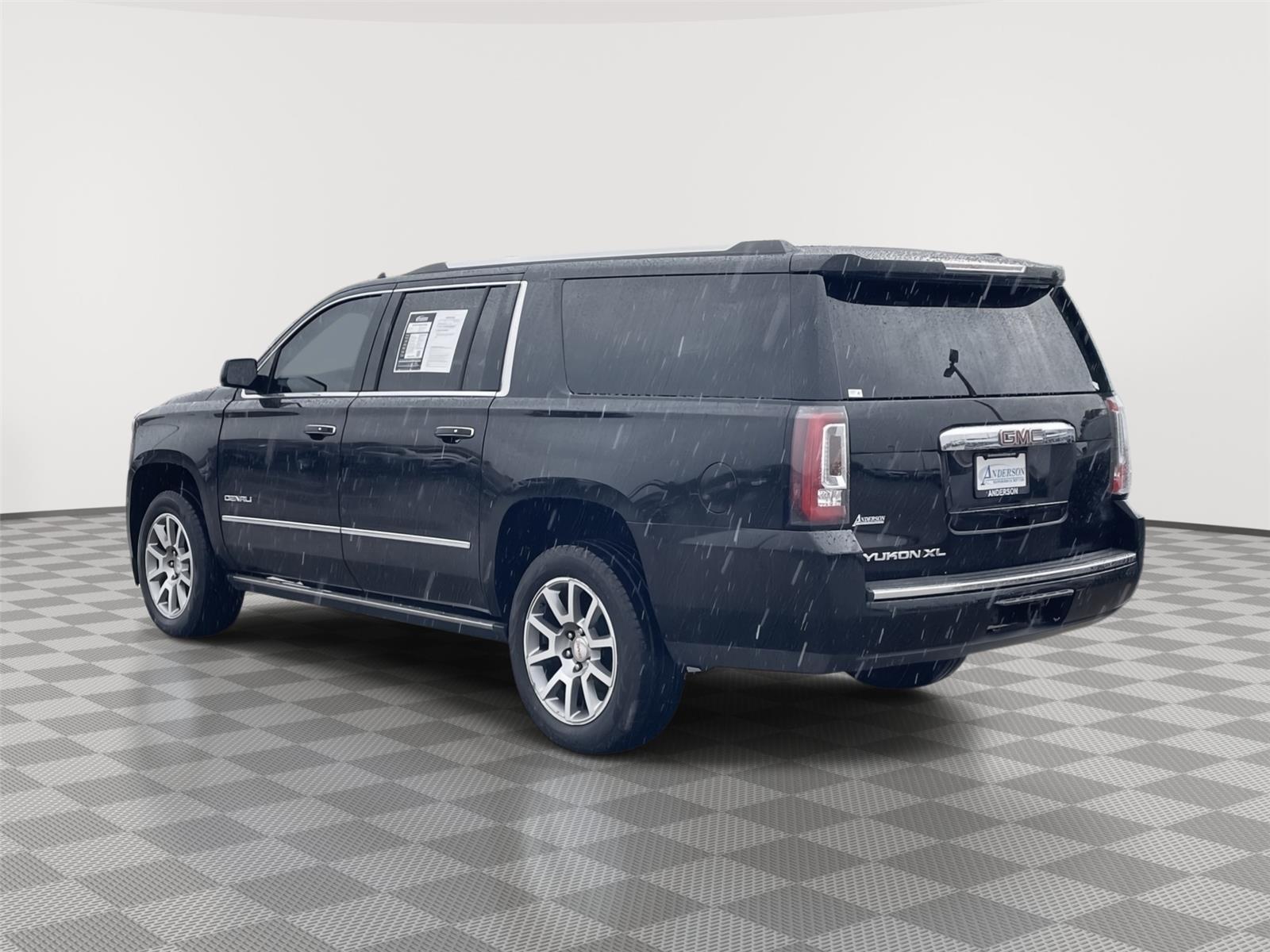 Vehicle photo 9