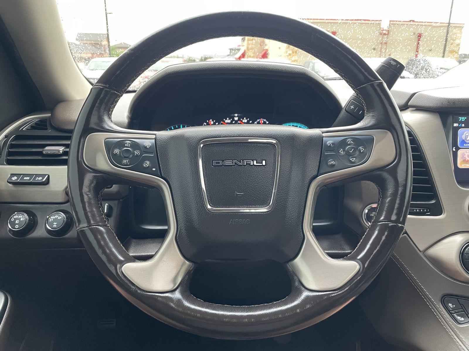 Vehicle photo 12