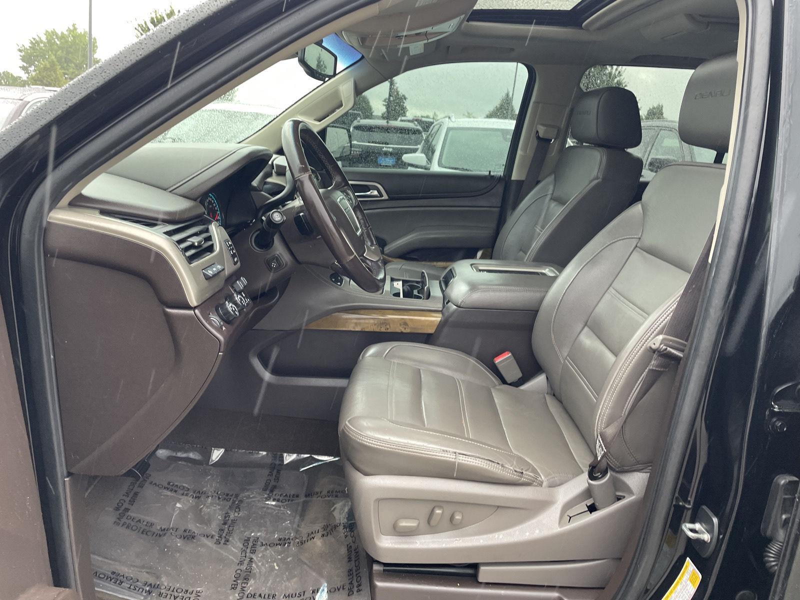 Vehicle photo 17