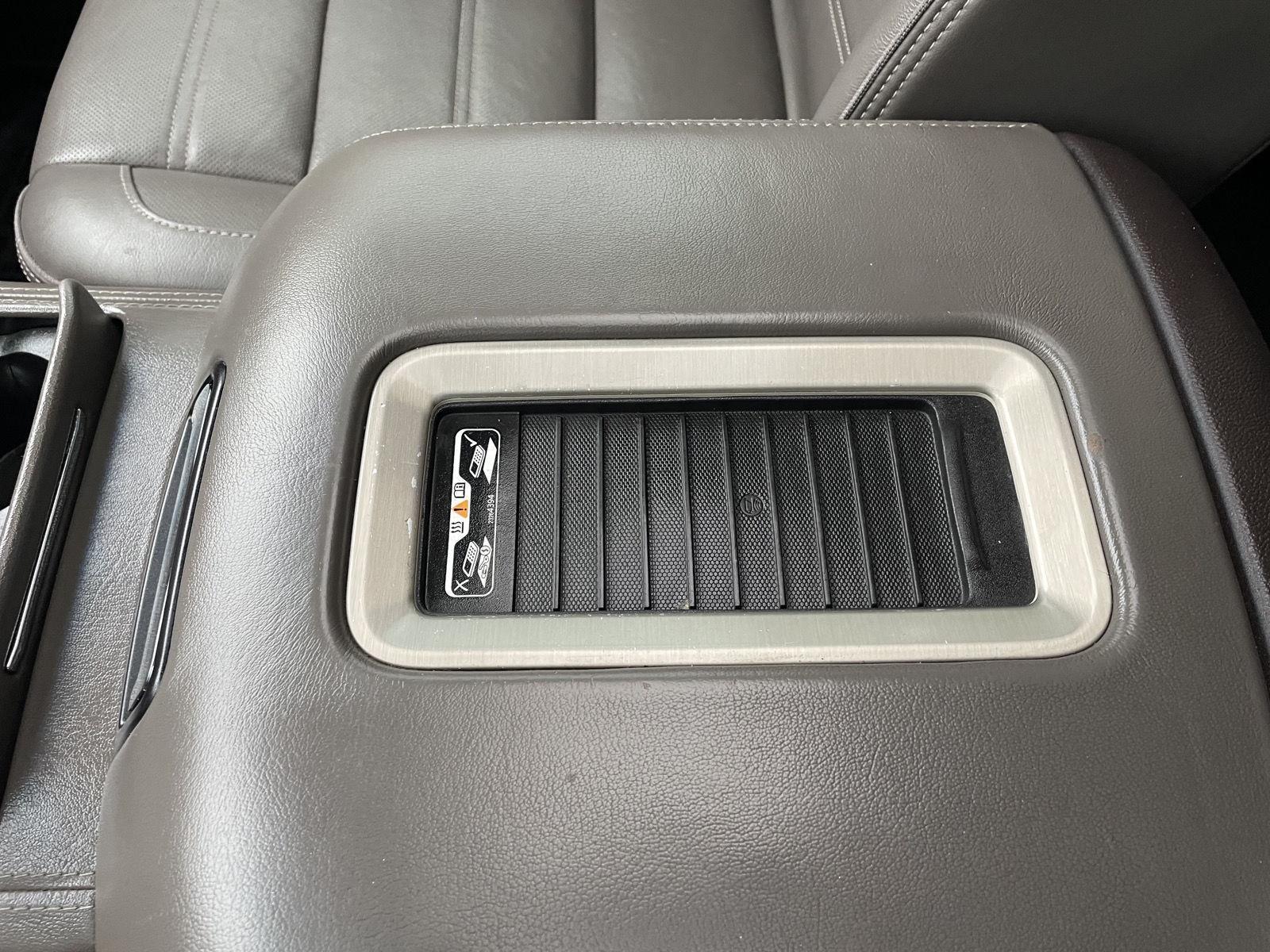 Vehicle photo 35