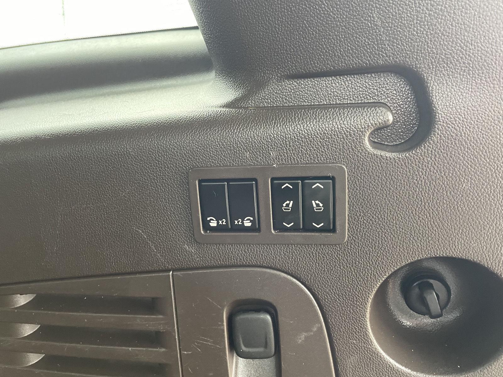 Vehicle photo 41