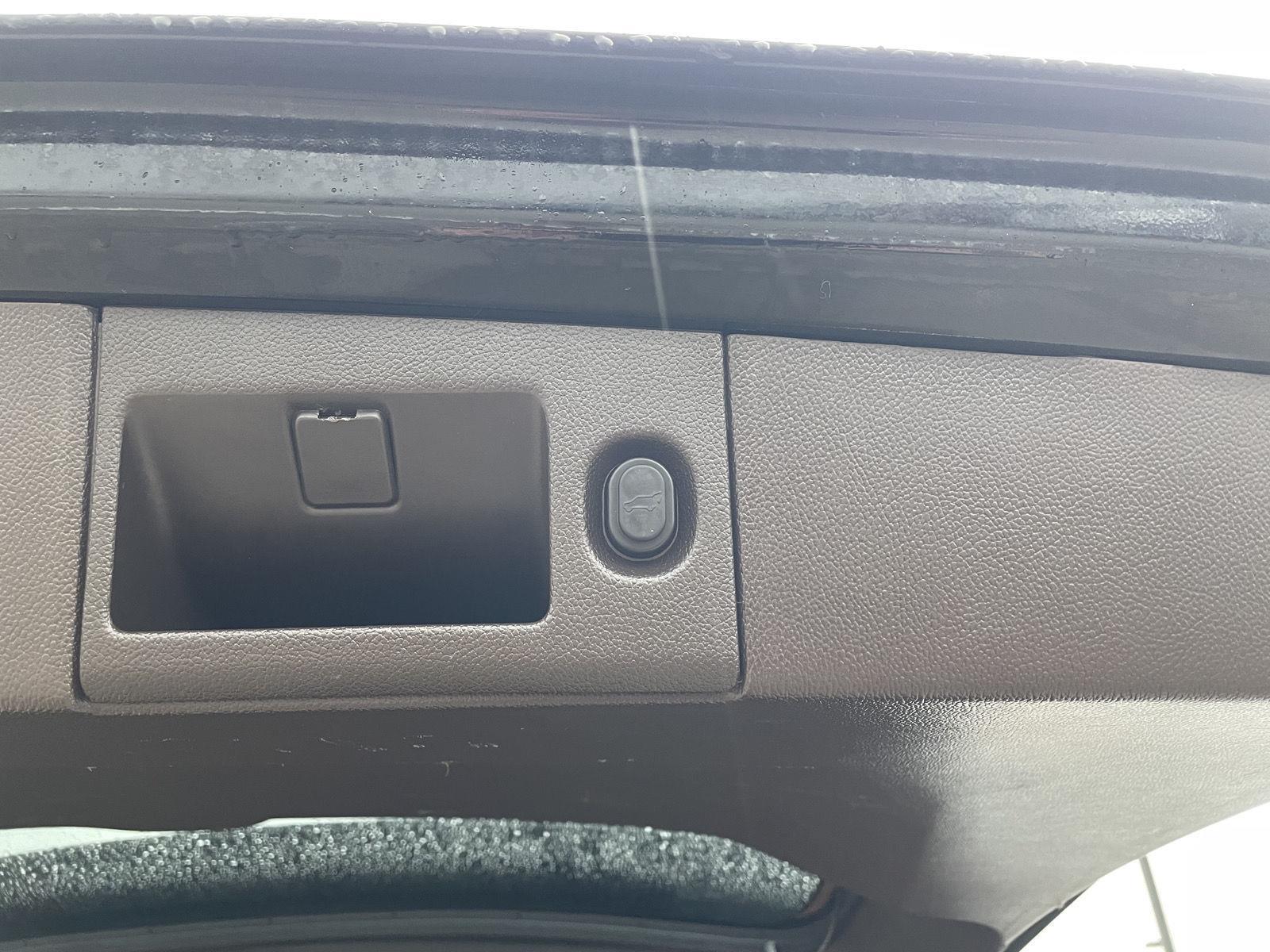 Vehicle photo 43