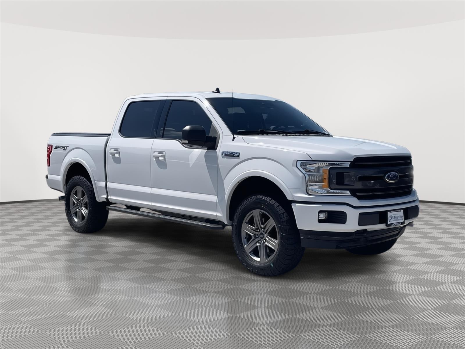 Vehicle photo 5