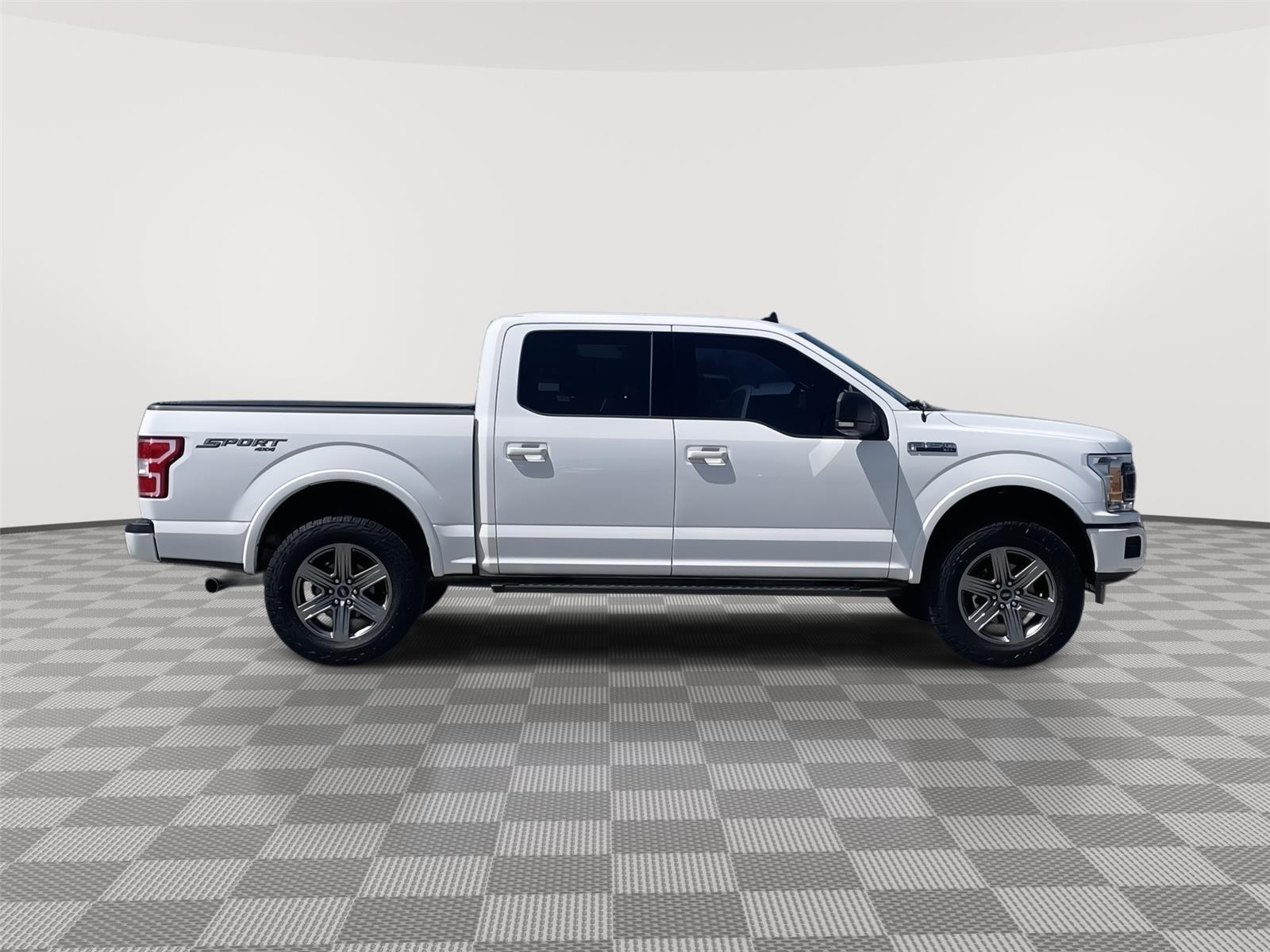 Vehicle photo 6