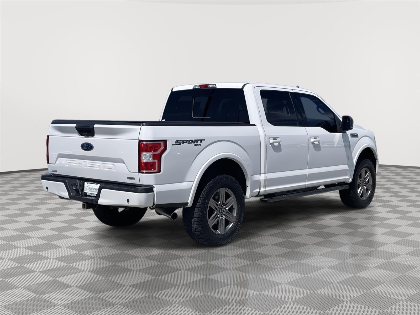 Vehicle photo 7