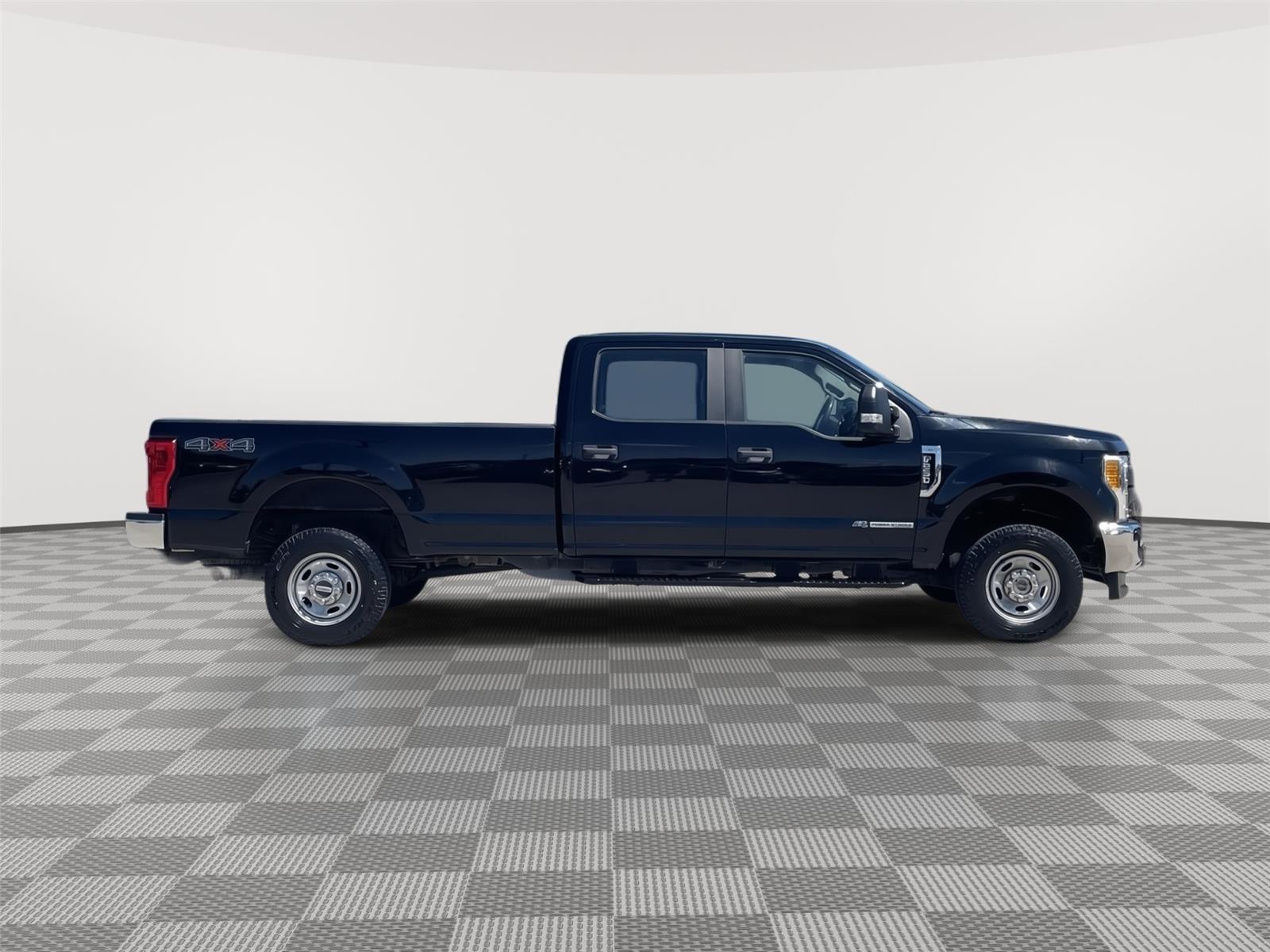 Vehicle photo 6
