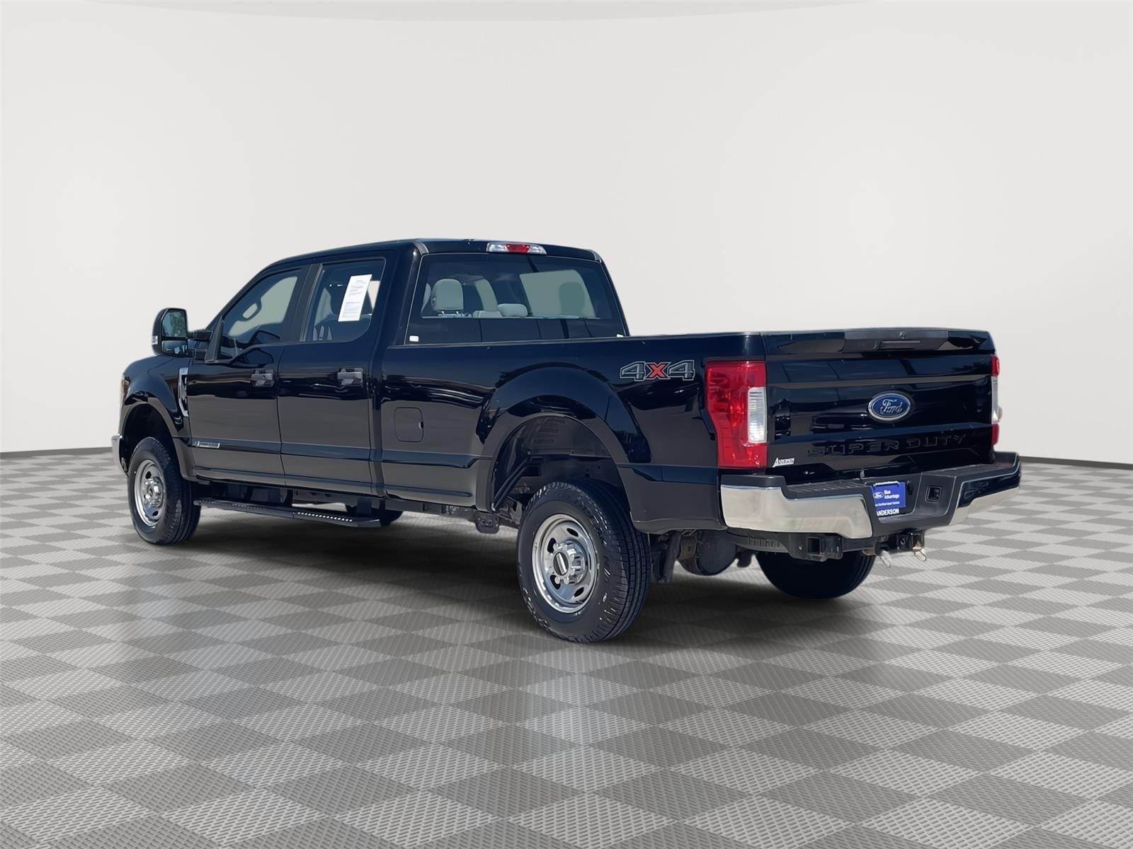 Vehicle photo 9