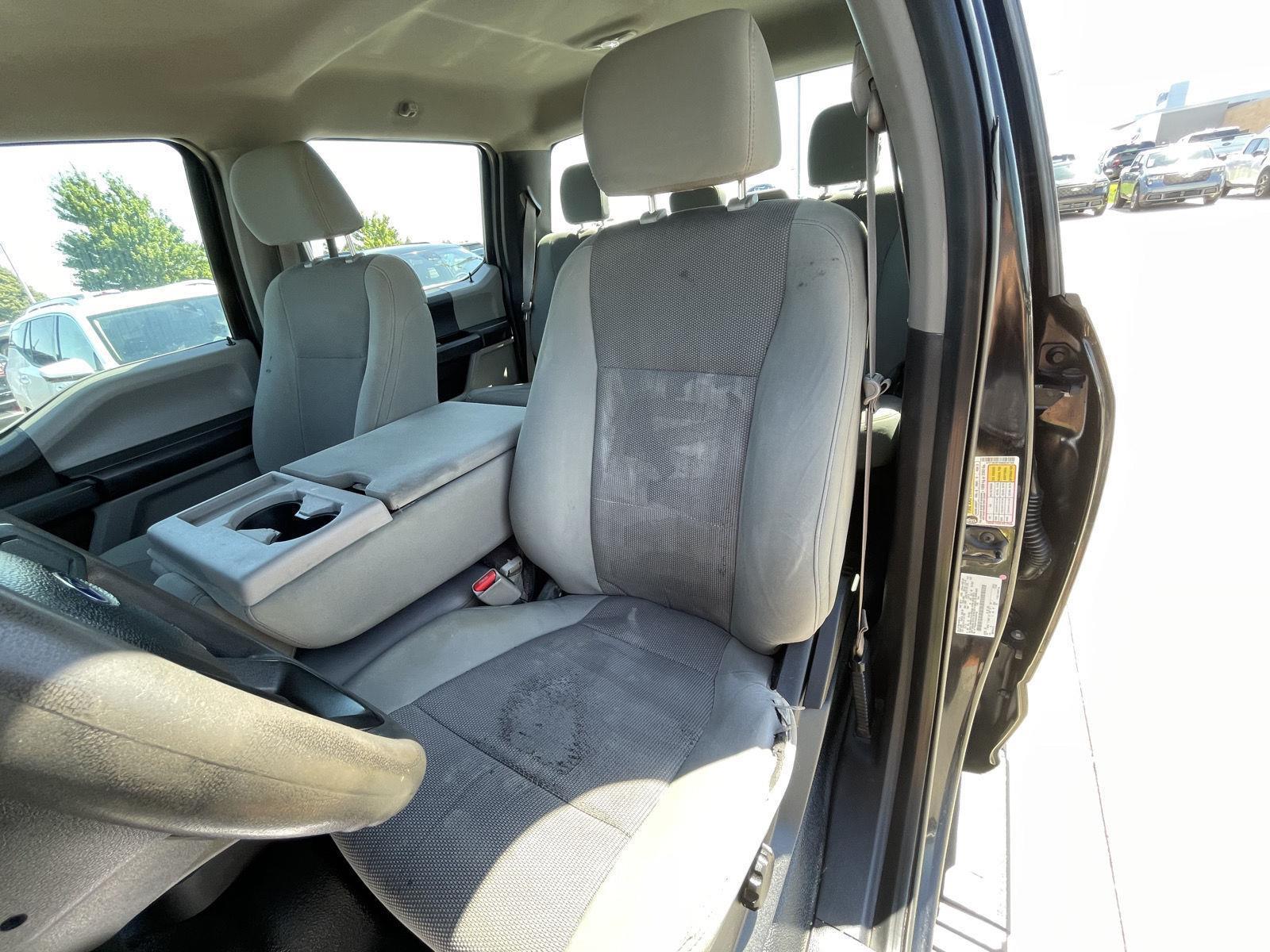 Vehicle photo 17