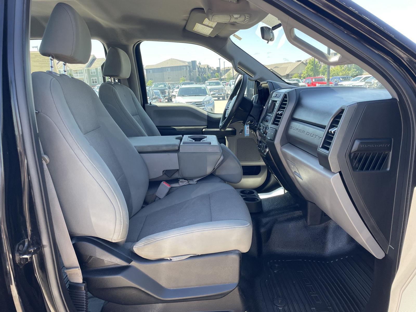 Vehicle photo 18