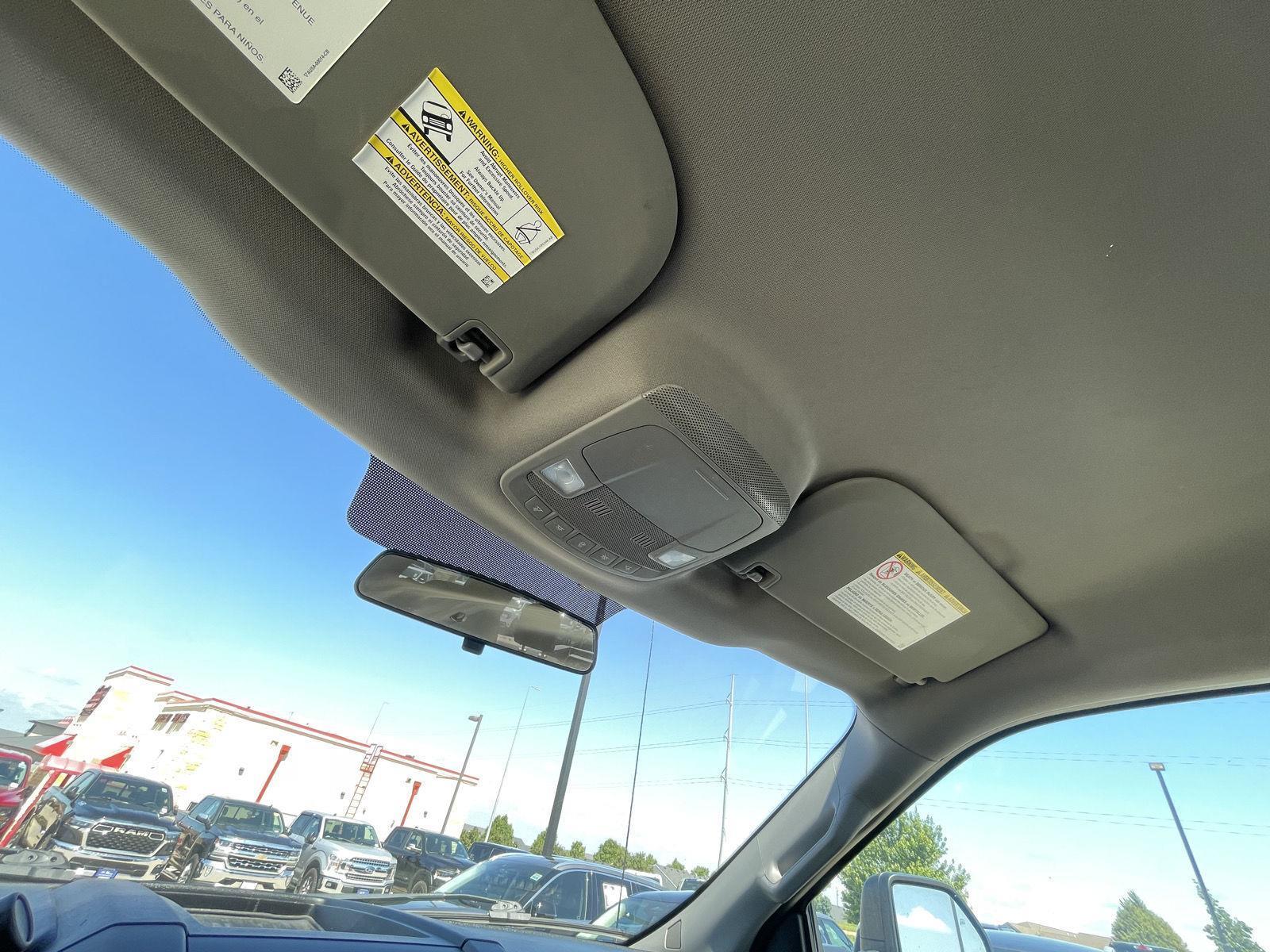 Vehicle photo 19