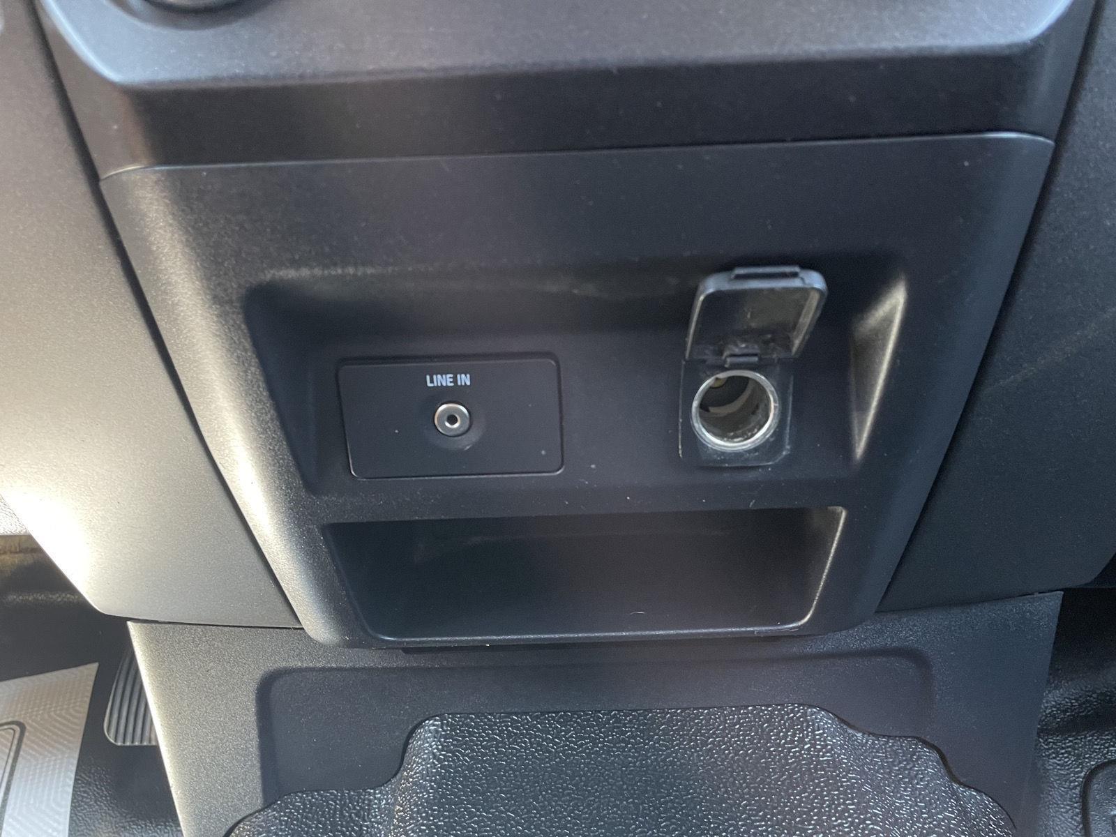 Vehicle photo 24