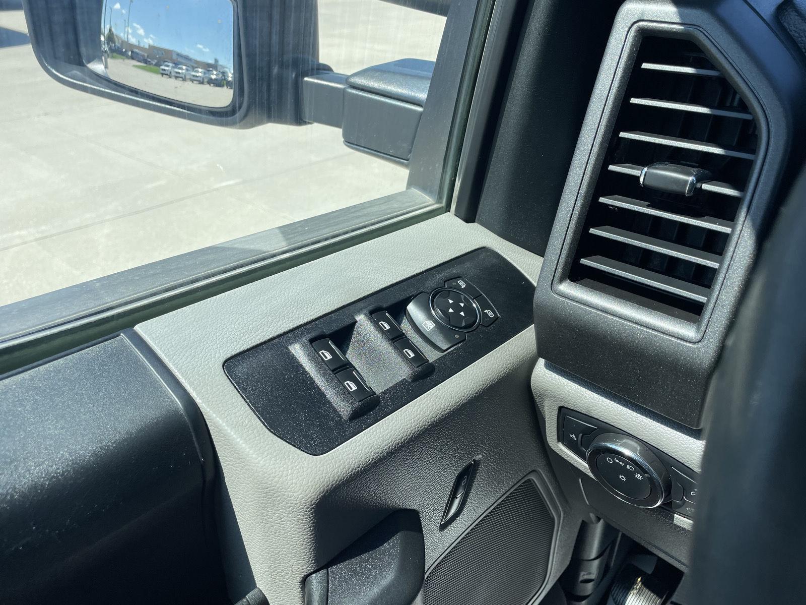 Vehicle photo 27