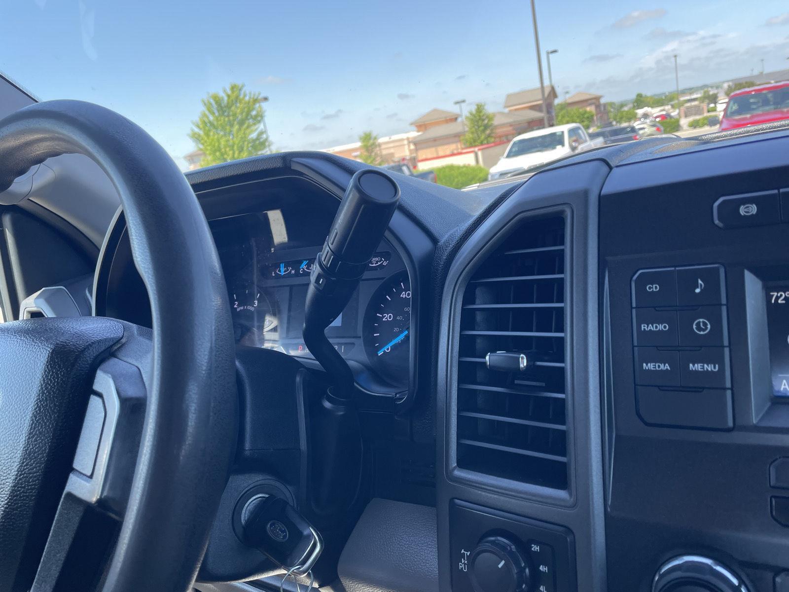 Vehicle photo 28
