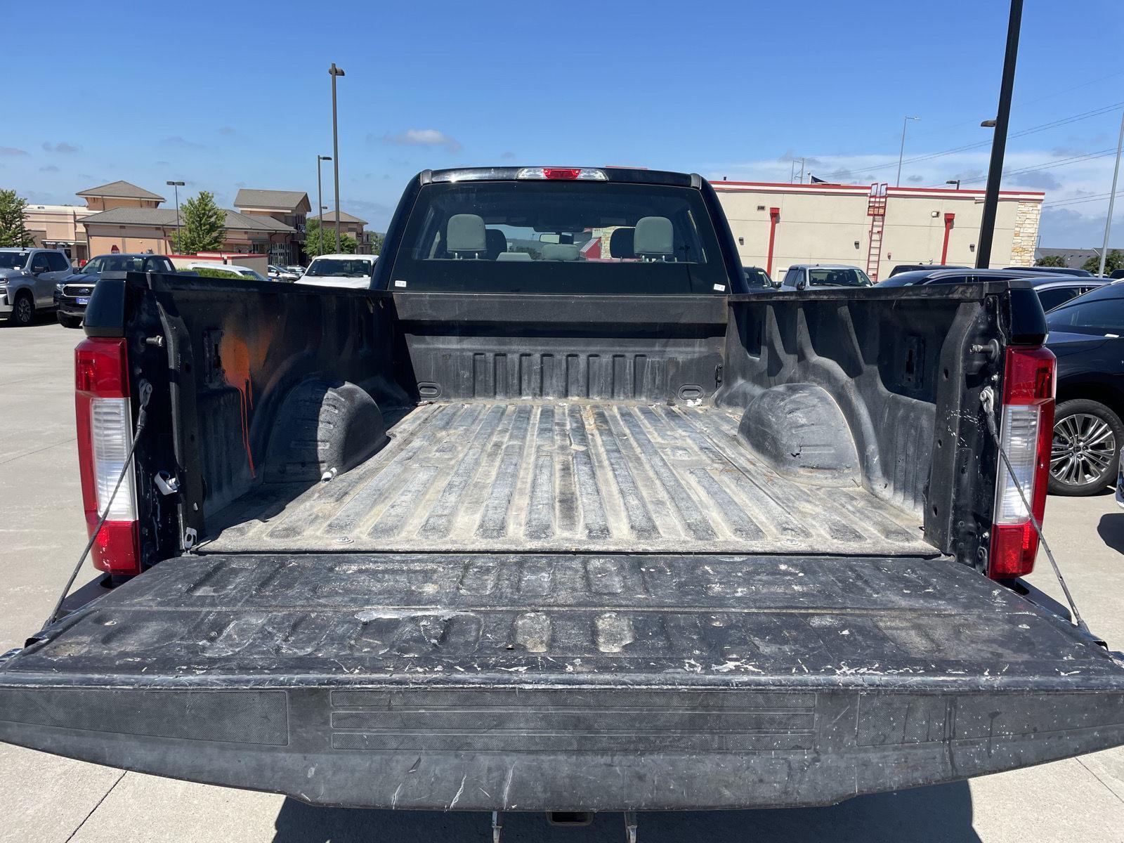 Vehicle photo 33
