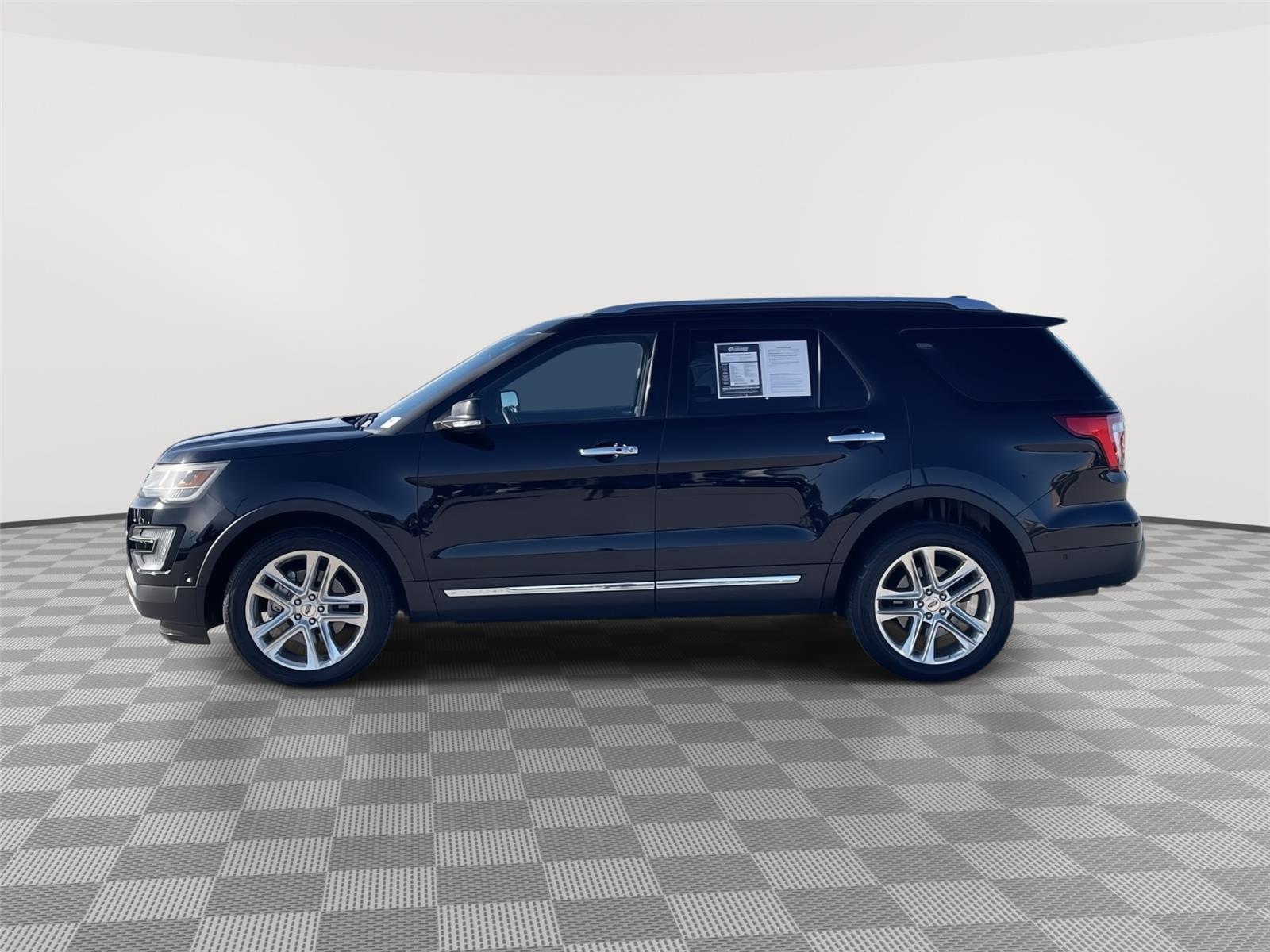 Vehicle photo 2