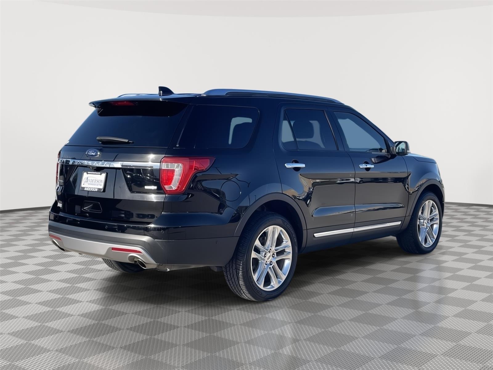 Vehicle photo 7