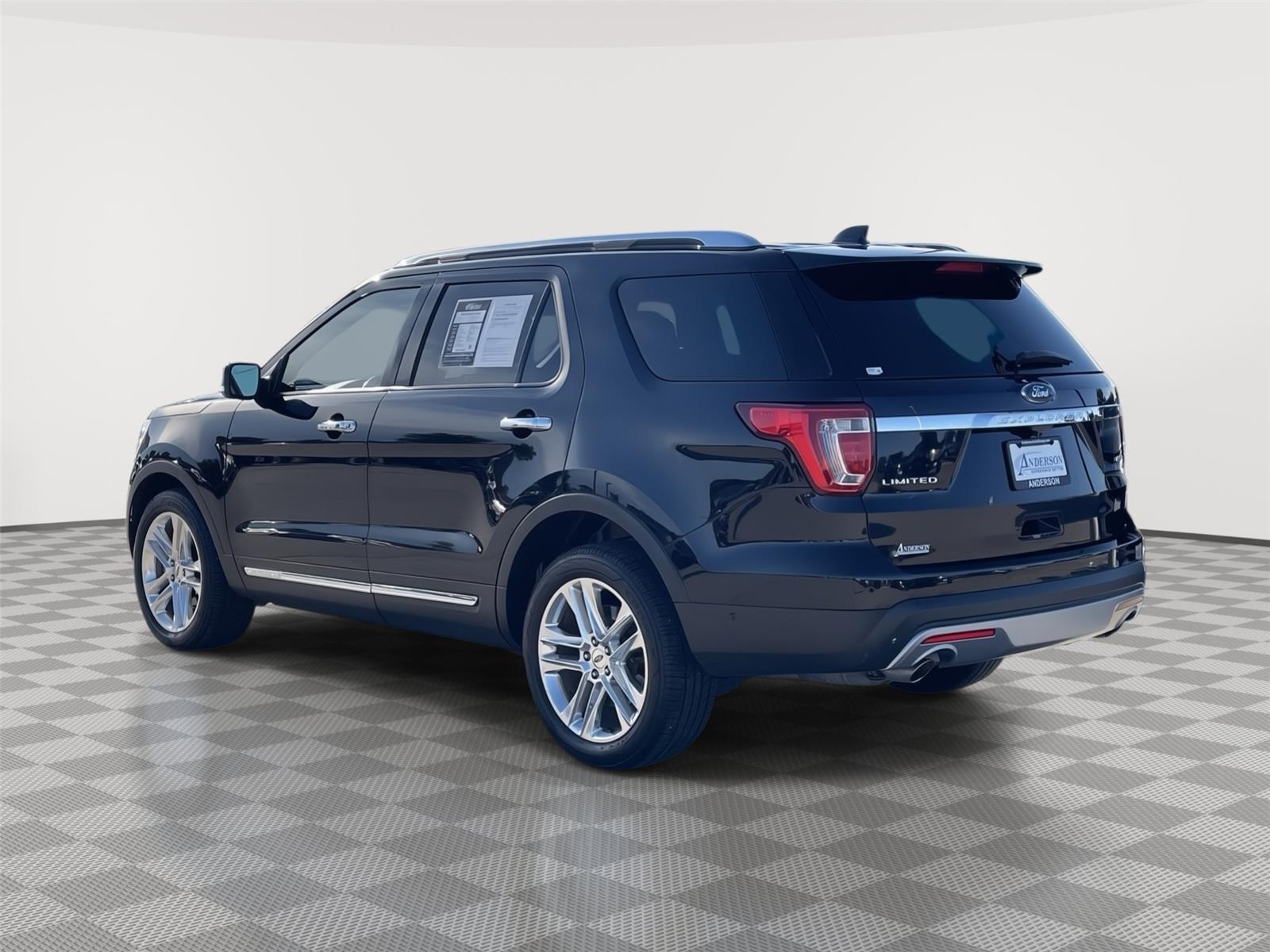 Vehicle photo 9