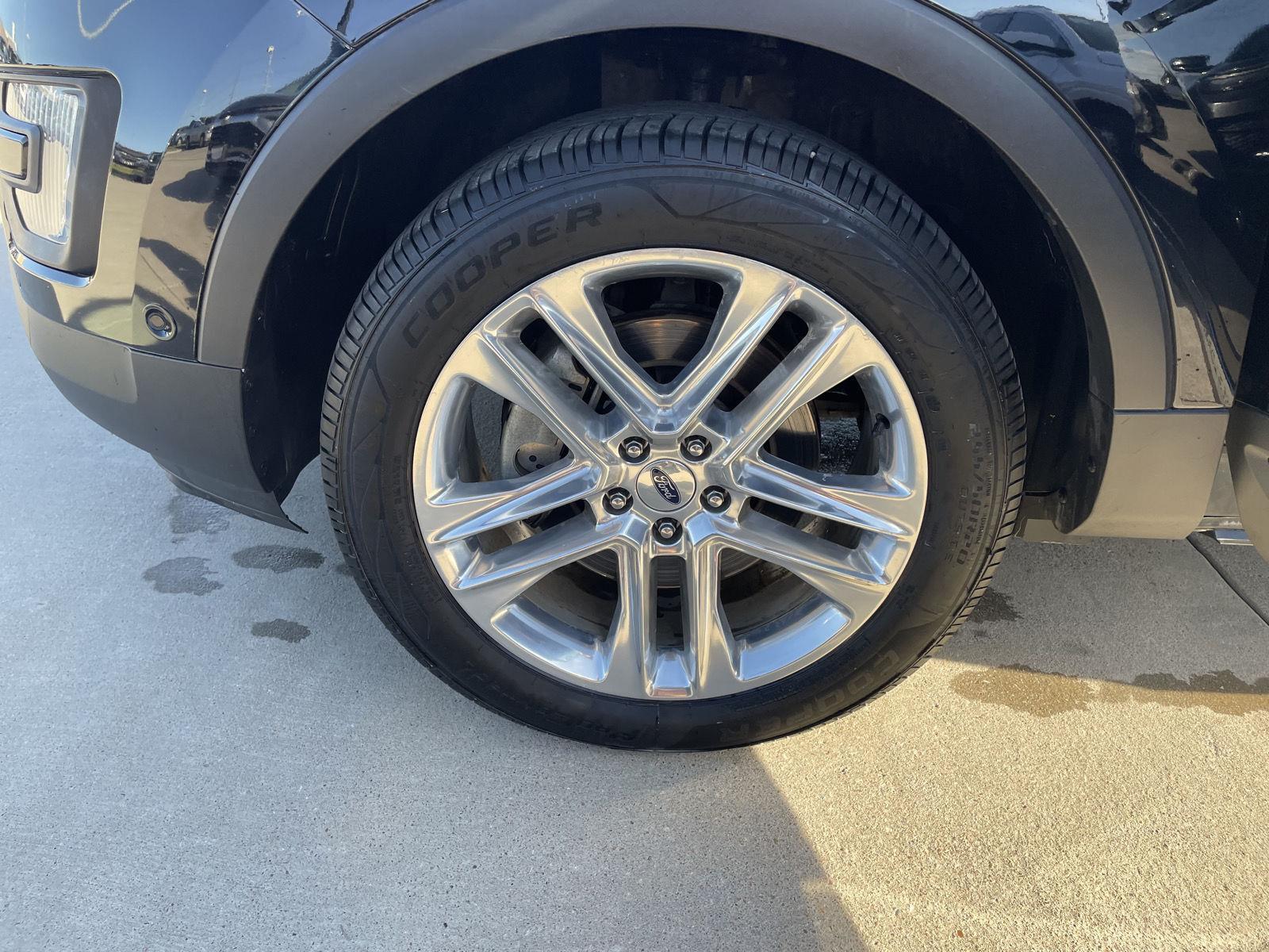 Vehicle photo 10