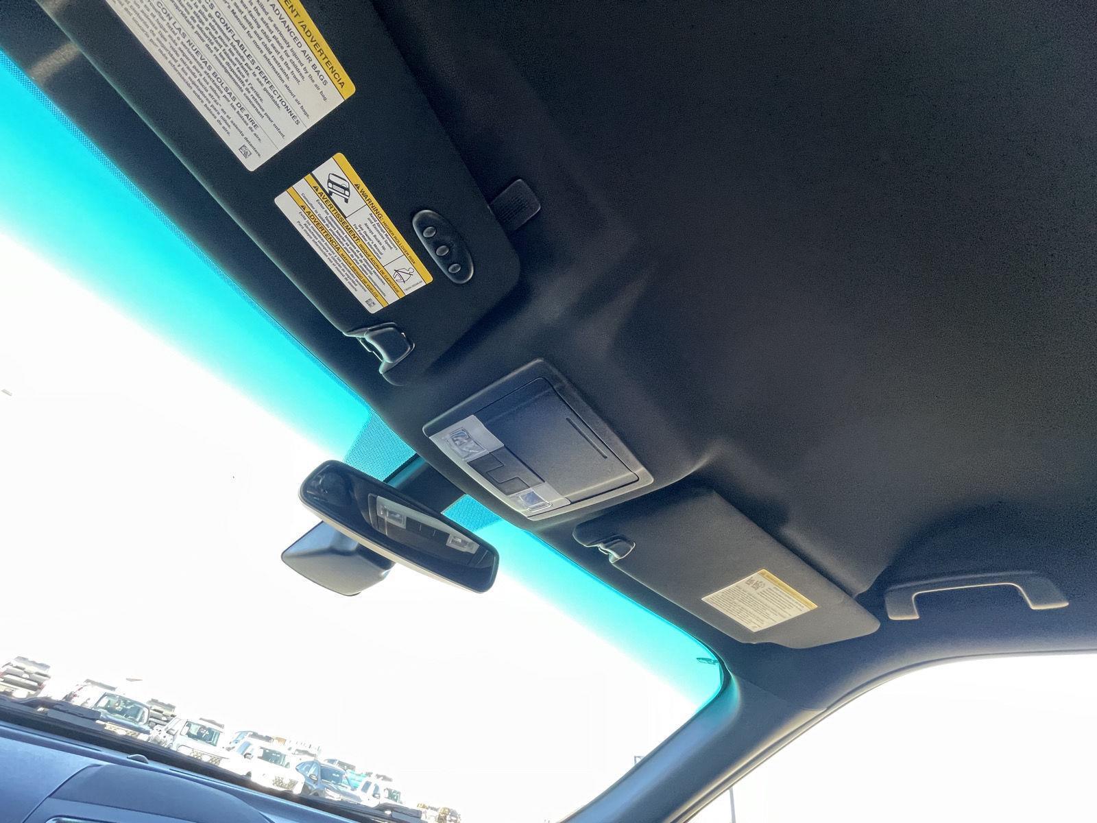 Vehicle photo 21
