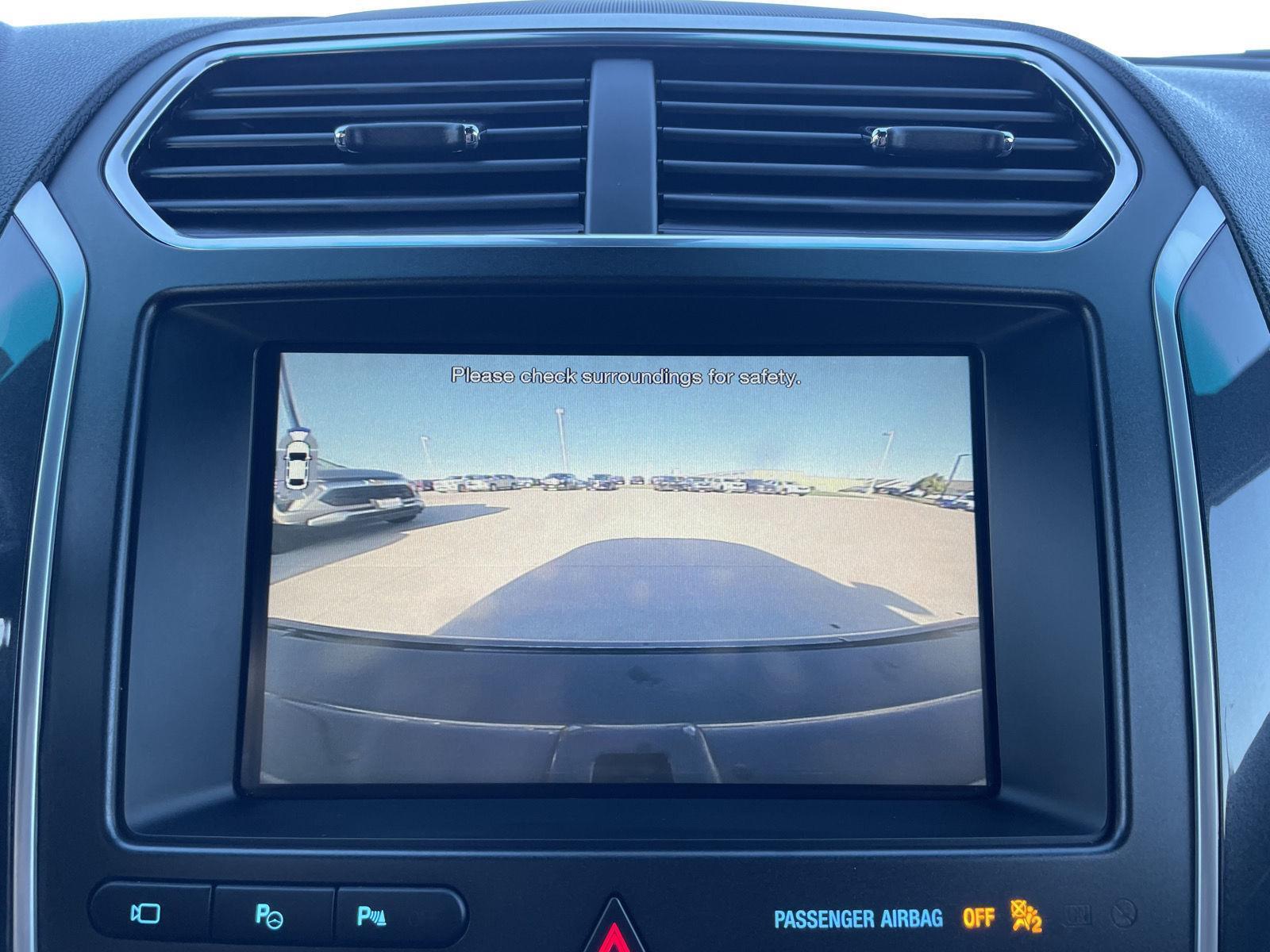 Vehicle photo 24