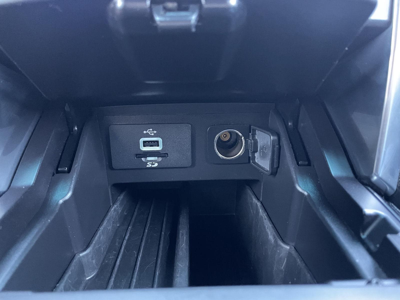 Vehicle photo 29
