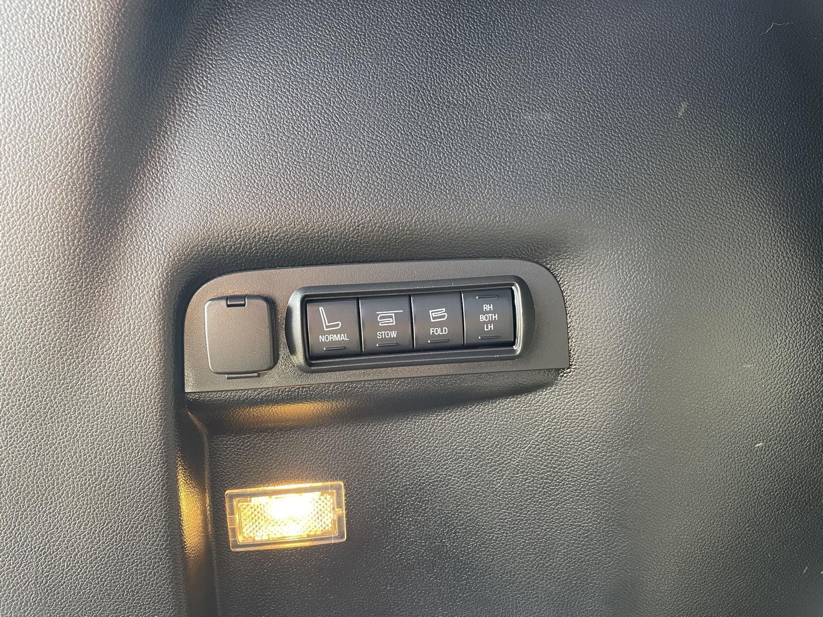 Vehicle photo 36