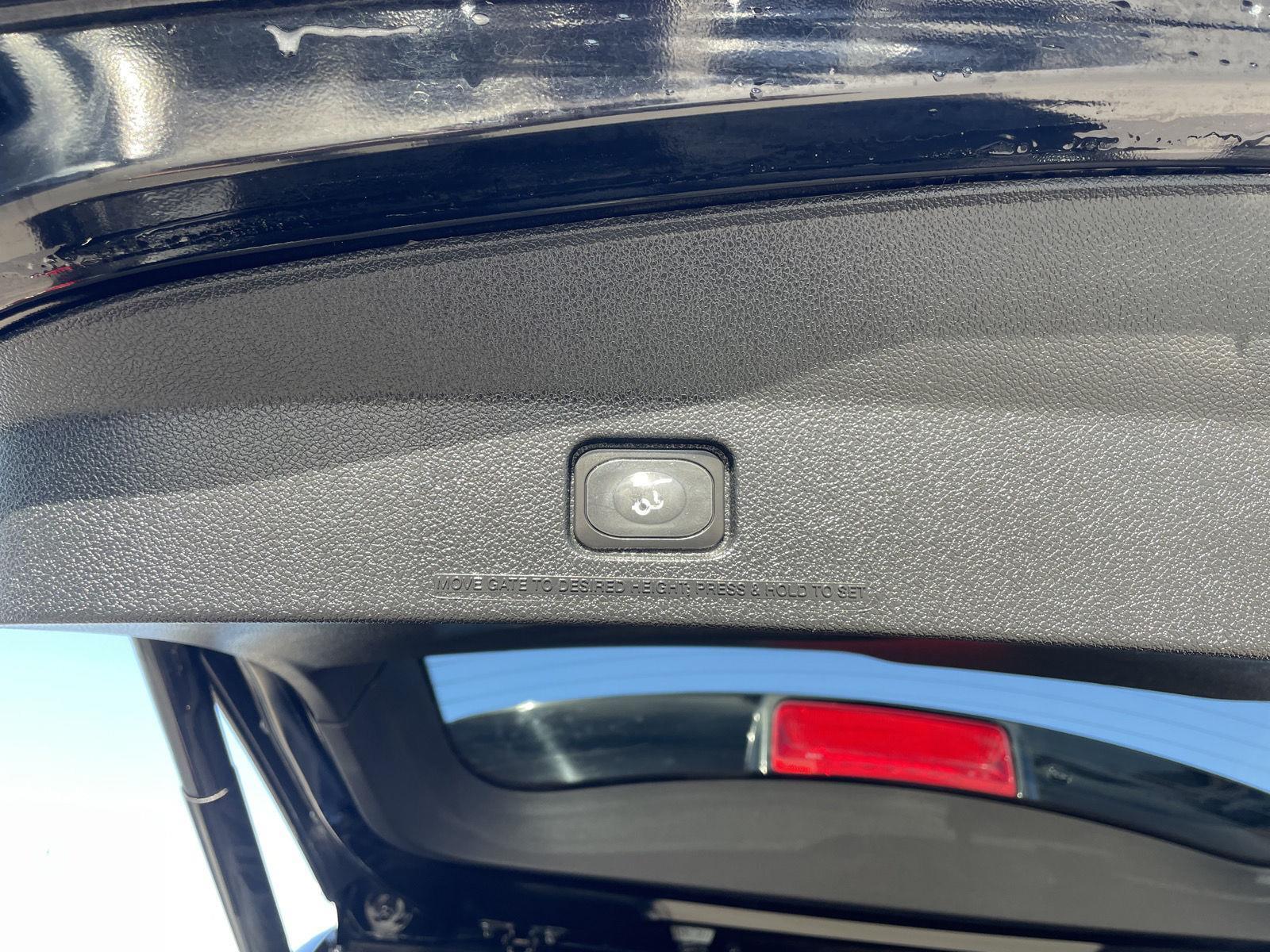 Vehicle photo 38